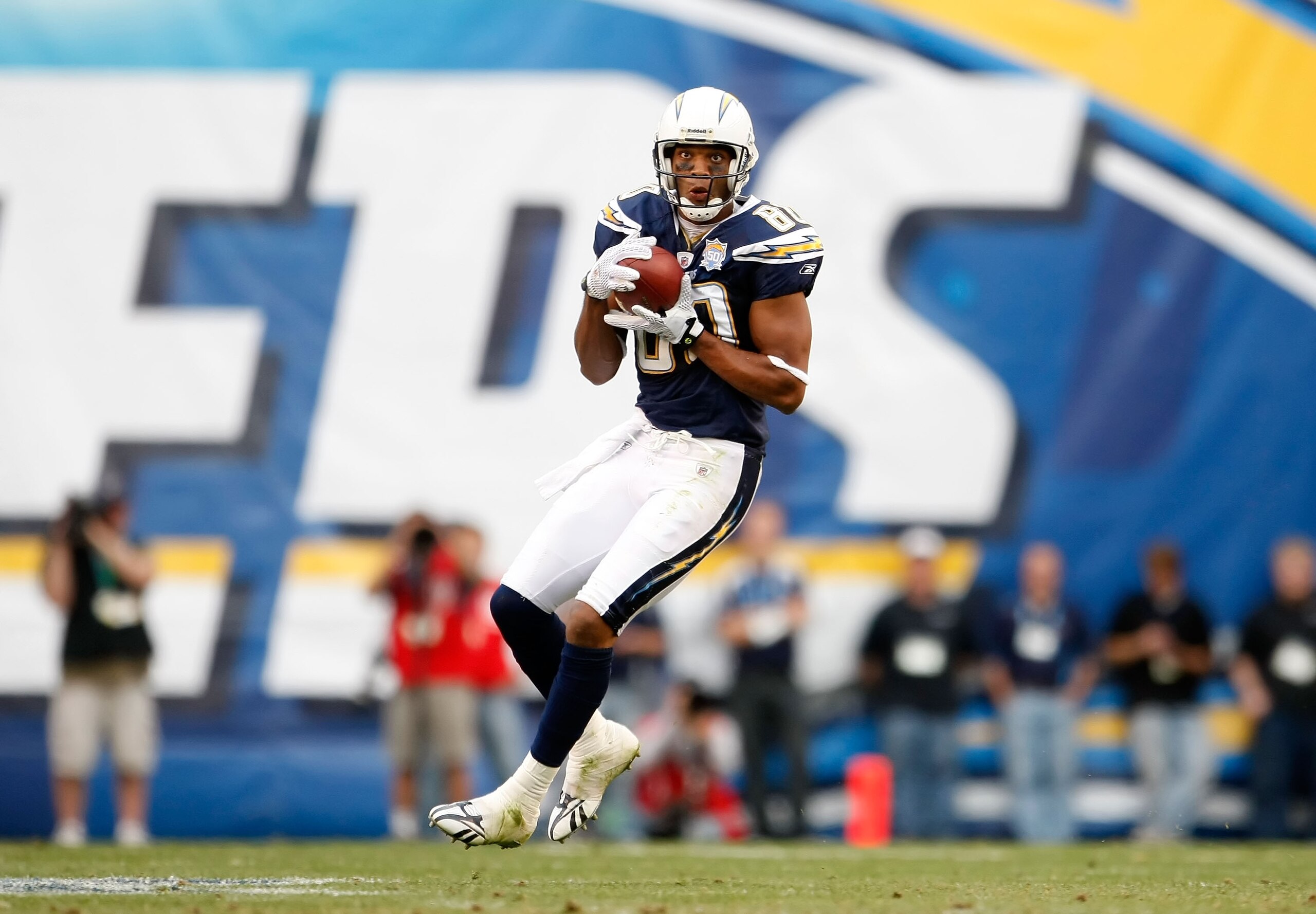 SAN DIEGO - JANUARY 03:  Malcom Floyd #80 of the San Diego Chargers catches a pass against the Washington Redskins in the second half at Qualcomm Stadium on January 3, 2010 in San Diego, California. The Chargers defeated the Redskins 23-20.  (Photo by Jef