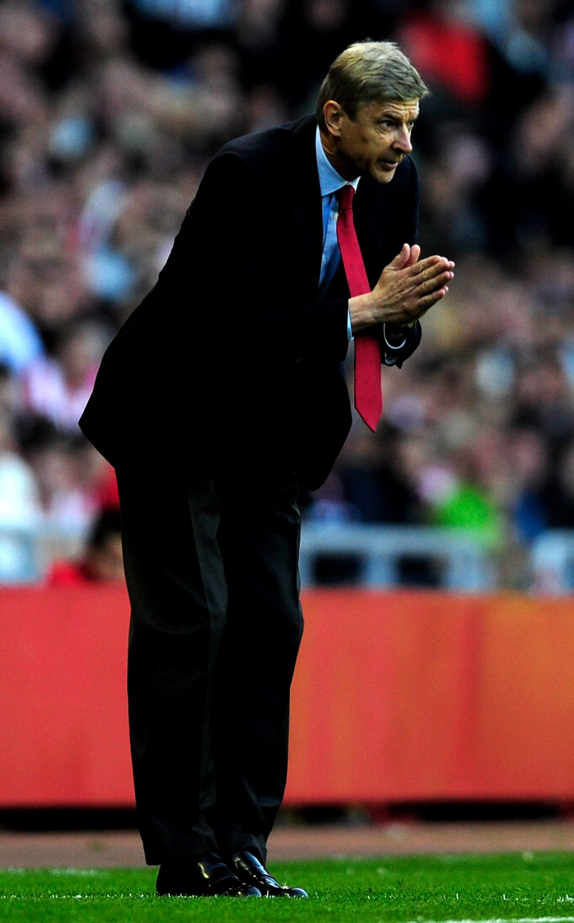 SUNDERLAND, ENGLAND - SEPTEMBER 18:  Arsenal Manager Arsene Wenger reacts during the Barclays Premier League match between Sunderland and Arsenal at the Stadium of Light on September 18, 2010 in Sunderland, England.  (Photo by Jamie McDonald/Getty Images)