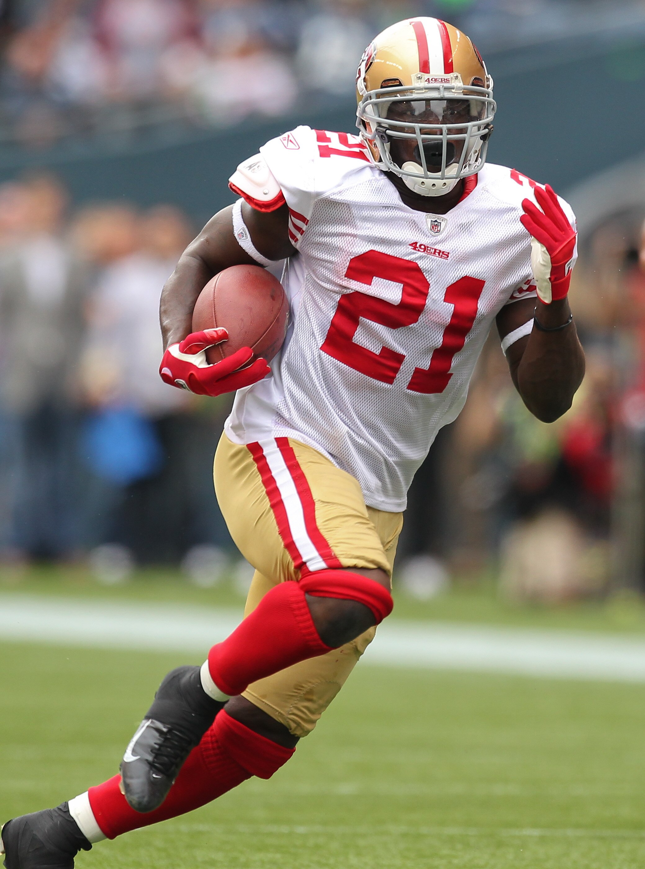 SEATTLE - SEPTEMBER 12:  Running back Frank Gore #21 of the San Francisco 49ers rushes during the NFL season opener against the Seattle Seahawks at Qwest Field on September 12, 2010 in Seattle, Washington. (Photo by Otto Greule Jr/Getty Images)