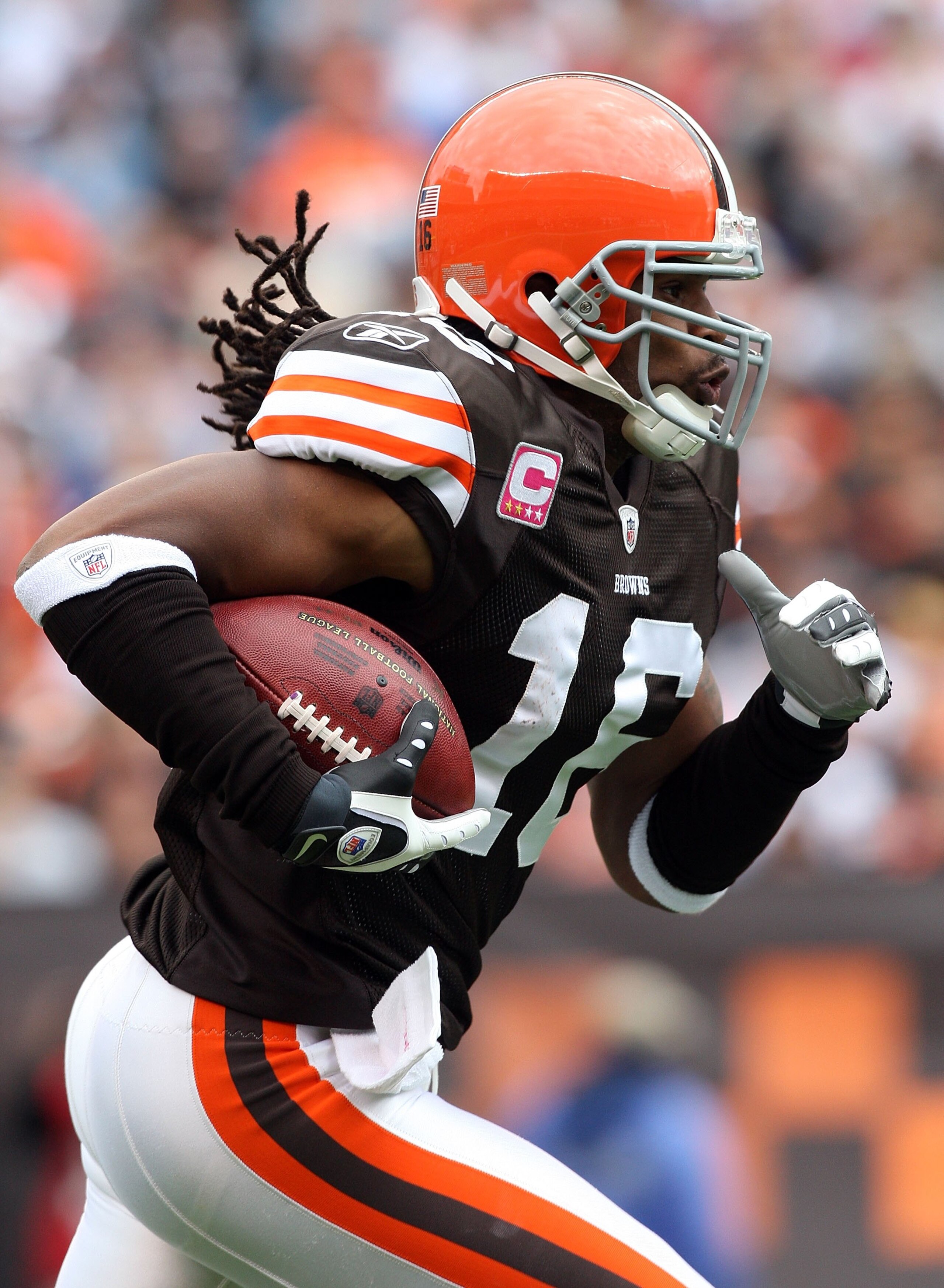 CLEVELAND - OCTOBER 04:  Joshua Cribbs #16 of the Cleveland Browns runs the ball against the Cincinnati Bengals during their game at Cleveland Browns Stadium on October 4, 2009 in Cleveland, Ohio. The Bengals defeated the Browns 23-20 in overtime.  (Photo
