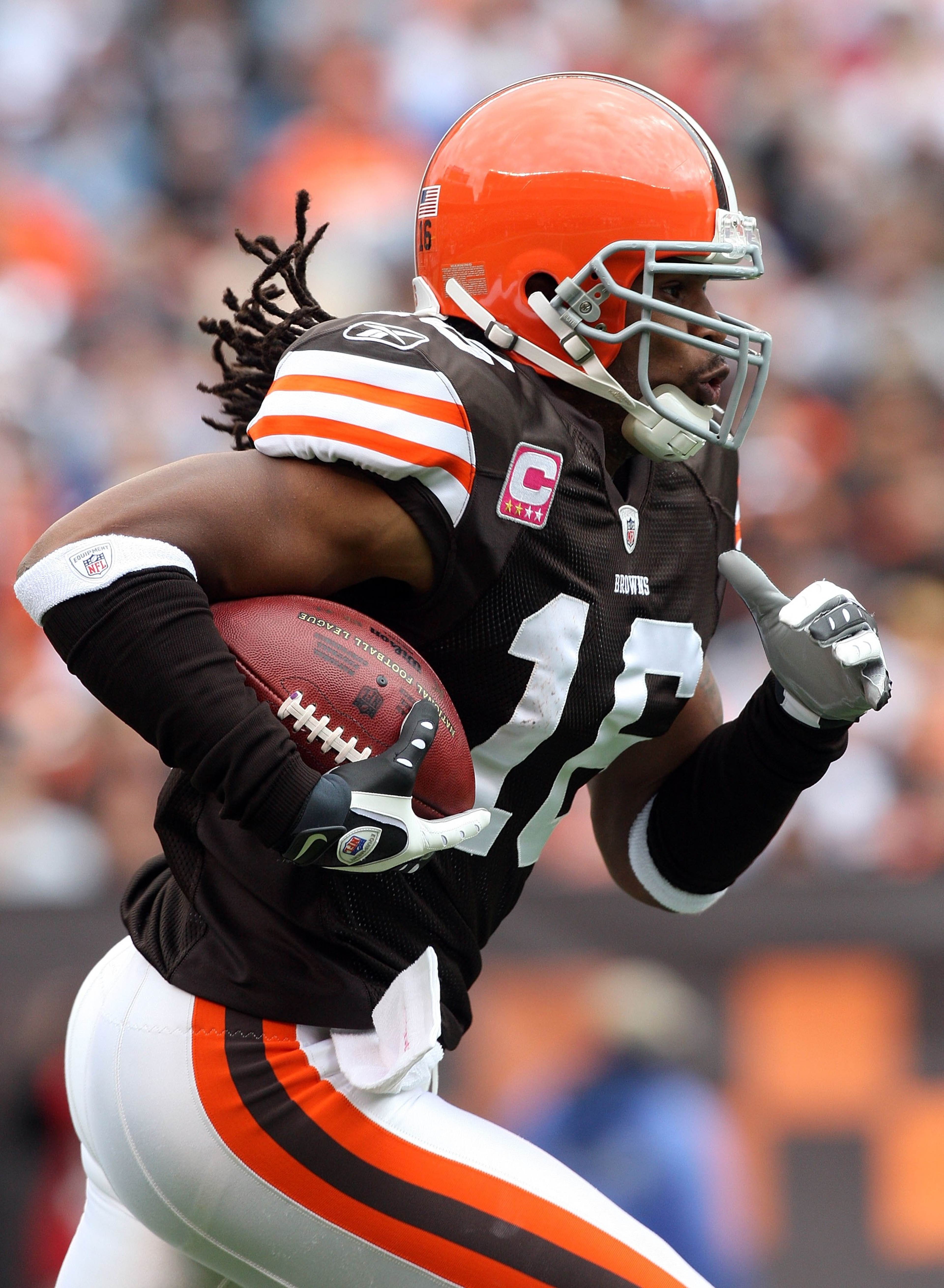 CLEVELAND - OCTOBER 04:  Joshua Cribbs #16 of the Cleveland Browns runs the ball against the Cincinnati Bengals during their game at Cleveland Browns Stadium on October 4, 2009 in Cleveland, Ohio. The Bengals defeated the Browns 23-20 in overtime.  (Photo