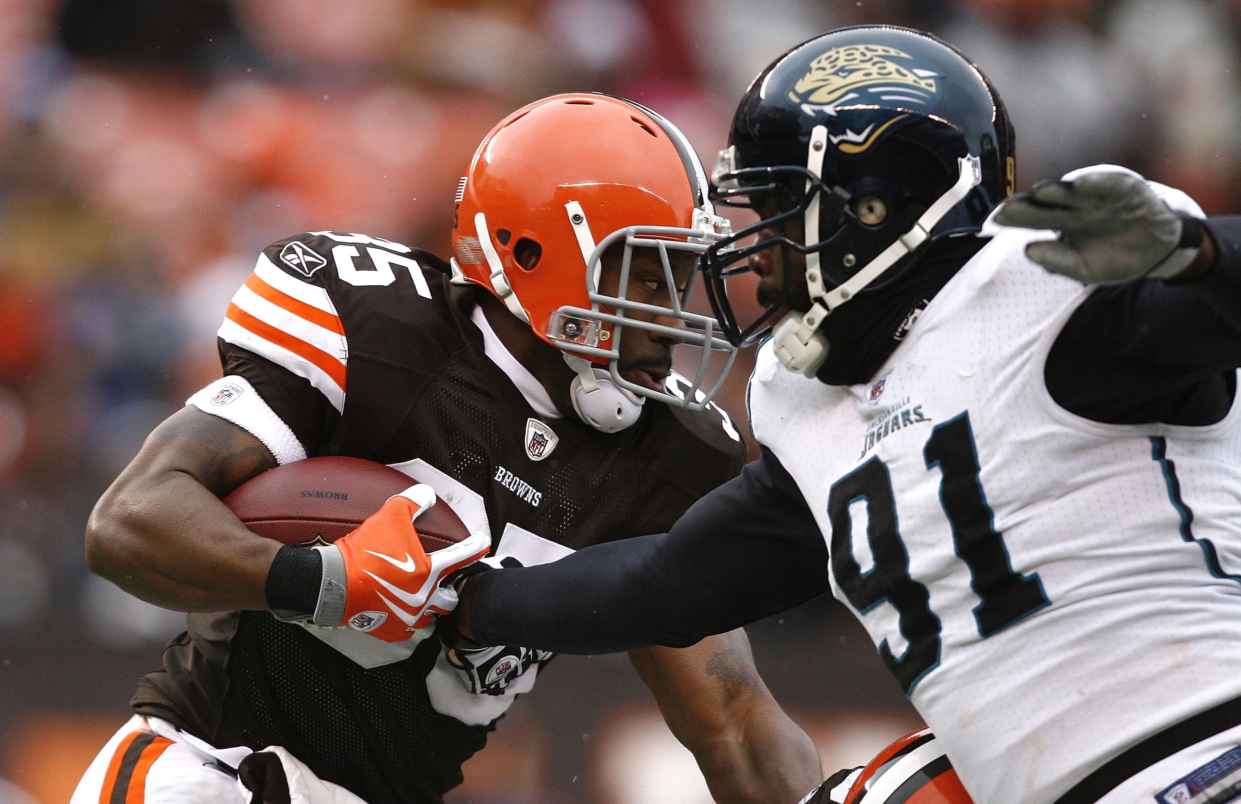 CLEVELAND - JANUARY 03:  Jerome Harrison #35 of the Cleveland Browns runs by Derrick Harvey #91 of the Jacksonville Jaguars at Cleveland Browns Stadium on January 3, 2010 in Cleveland, Ohio.  (Photo by Matt Sullivan/Getty Images)