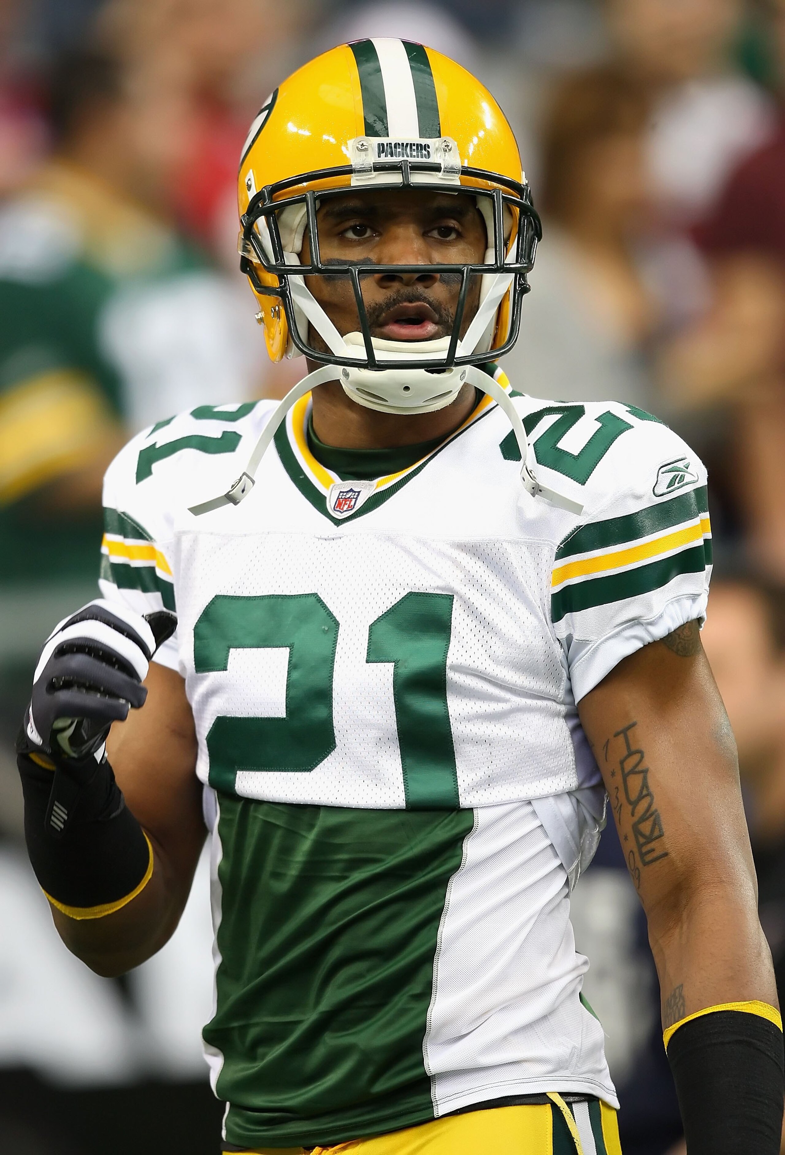 GLENDALE, AZ - JANUARY 03:  Cornerback Charles Woodson #21 of the Green Bay Packers during the NFL game against the Arizona Cardinals at the Universtity of Phoenix Stadium on January 3, 2010 in Glendale, Arizona.  The Packers defeated the Cardinals 33-7. 