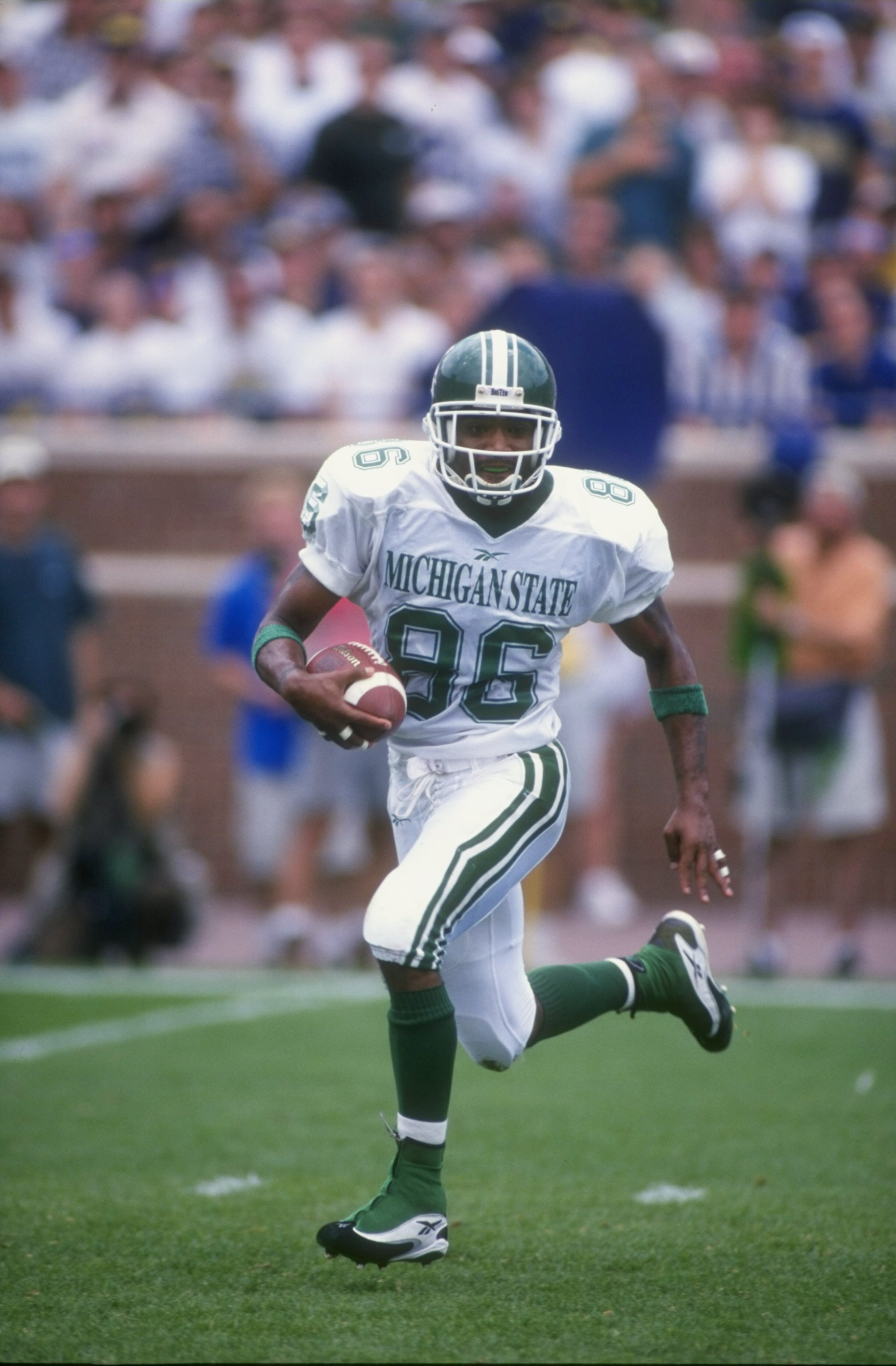 26 Sep 1998:  Wide receiver Gari Scott #86 of the Michigan State Spartans in action during the game against the Michigan Wolverines at the Michigan Stadium in Ann Arbor, Michigan. The Wolverines defeated the Spartans 29-17. Mandatory Credit: Rick Stewart