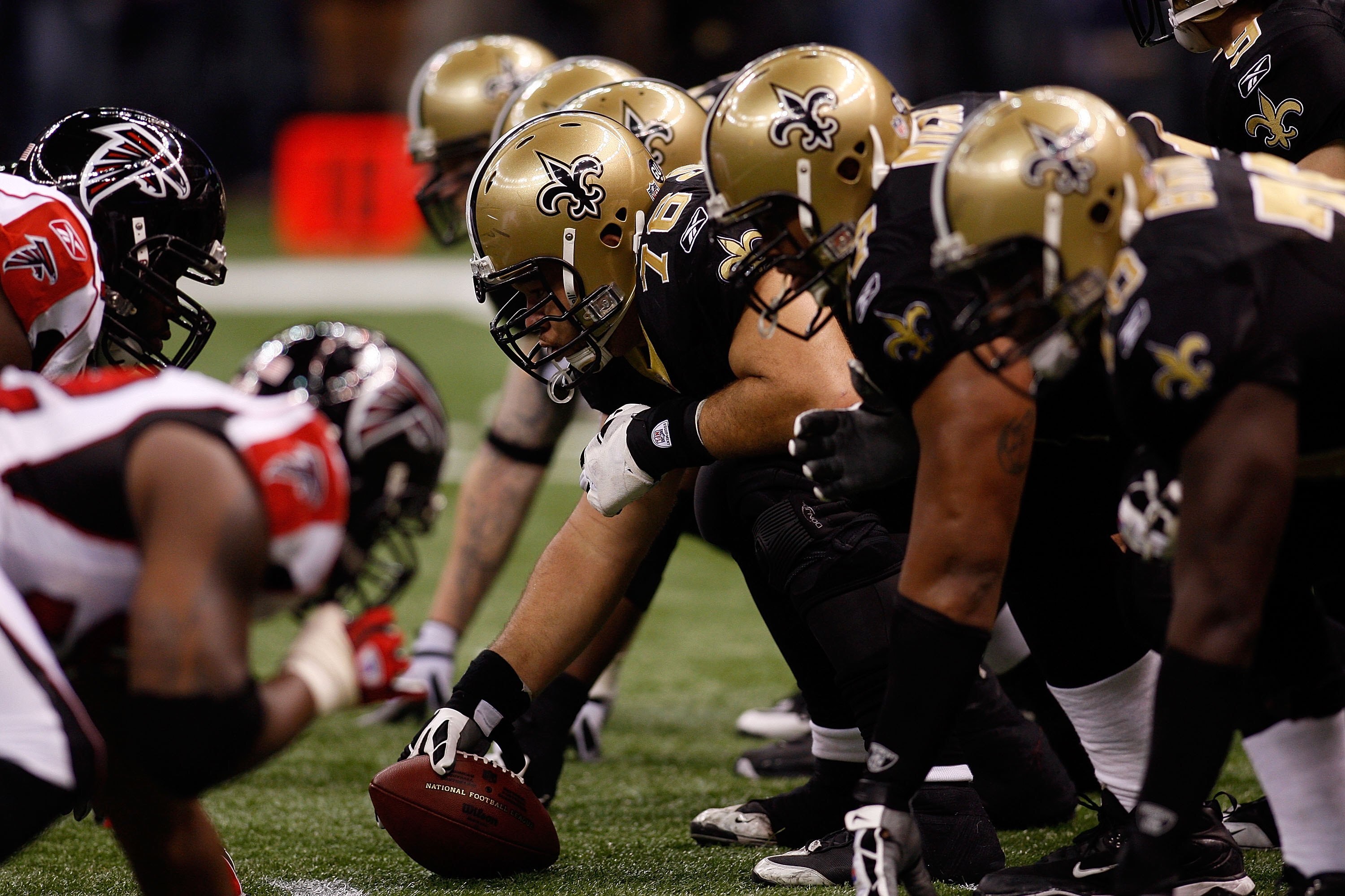 NEW ORLEANS - DECEMBER 07:  Jonathan Goodwin #76 of the New Orleans Saints readies to snap the ball against the Atlanta Falcons on December 7, 2008 at the Superdome in New Orleans, Louisiana.  (Photo by Chris Graythen/Getty Images)