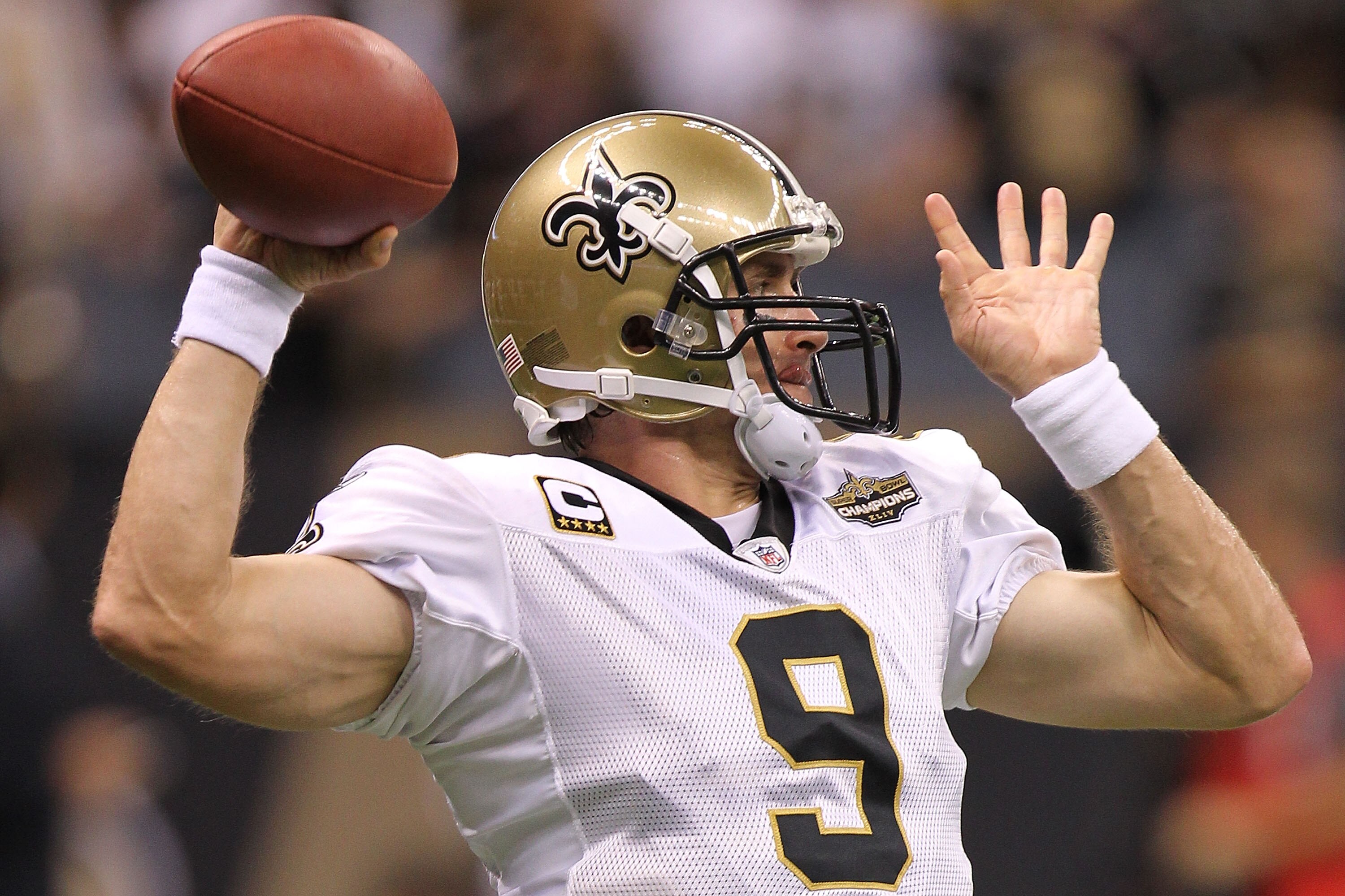 NEW ORLEANS - SEPTEMBER 09:  Quarterback Drew Brees #9 of the New Orleans Saints at Louisiana Superdome on September 9, 2010 in New Orleans, Louisiana.  (Photo by Ronald Martinez/Getty Images)