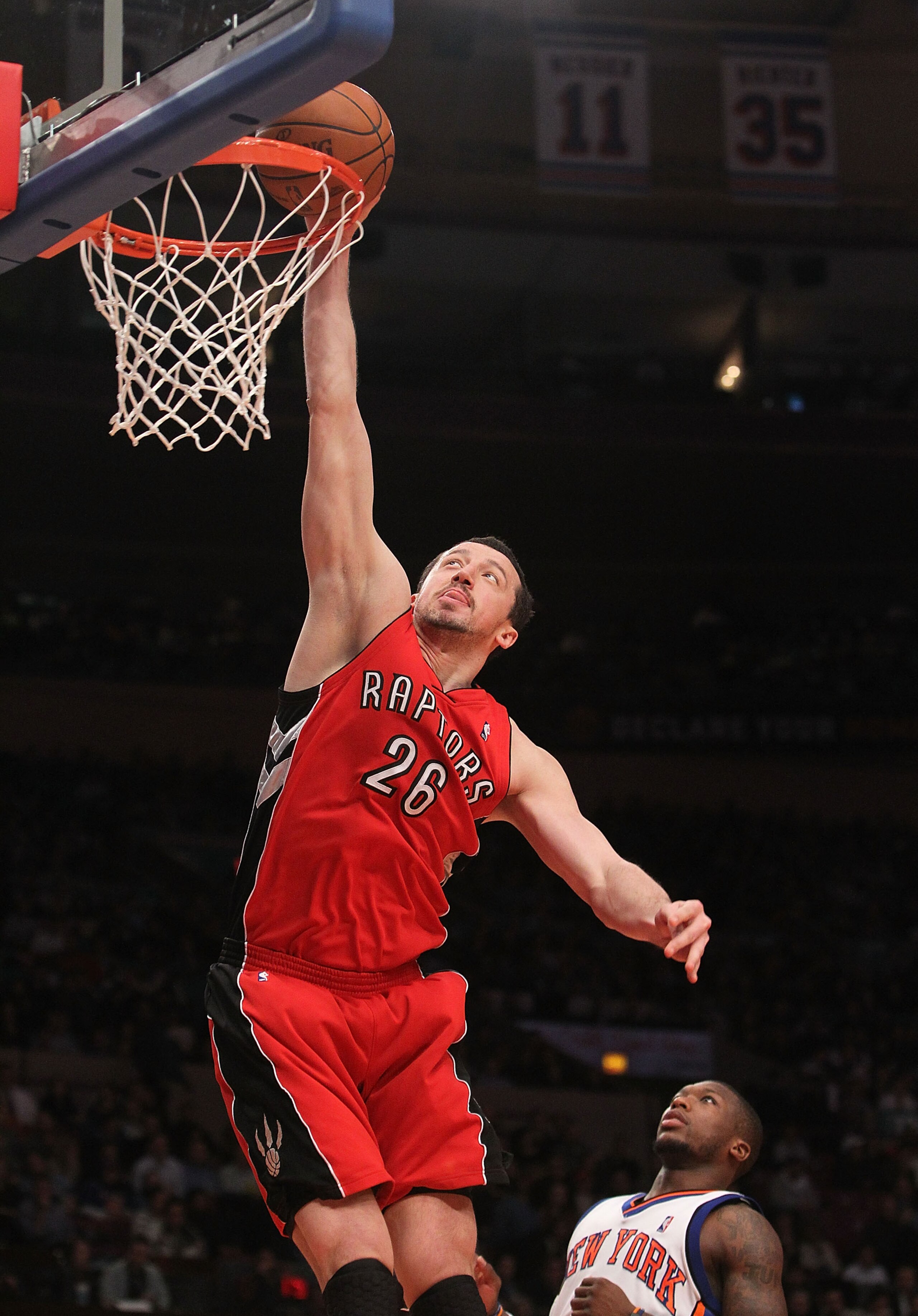 NEW YORK - JANUARY 28:  Hedo Turkoglu #26 of the Toronto Raptors dunks the ball up against the New York Knicks at Madison Square Garden on January 28, 2010 in New York, New York. NOTE TO USER: User expressly acknowledges and agrees that, by downloading an