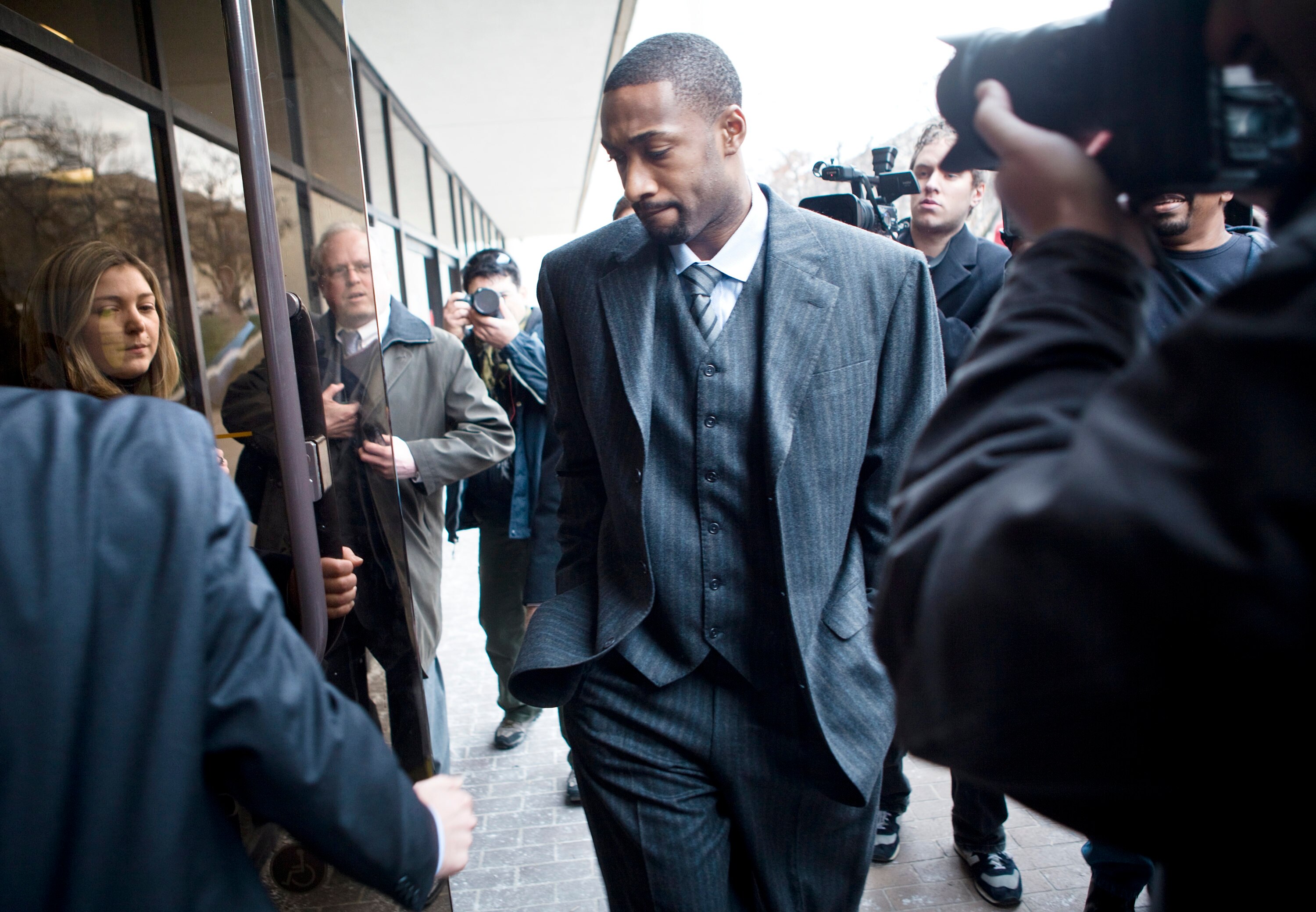 WASHINGTON - JANUARY 15: NBA player Gilbert Arenas arrives at District of Columbia Court January 15, 2010 in Washington, DC. The Washington Wizards star was to appear in court to answer to felony charges for bringing gun into the Wizards locker room. WASHINGTON - JANUARY 15: NBA player Gilbert Arenas arrives at District of Columbia Court January 15, 2010 in Washington, DC. The Washington Wizards star was to appear in court to answer to felony charges for bringing gun into the Wizards locker room.