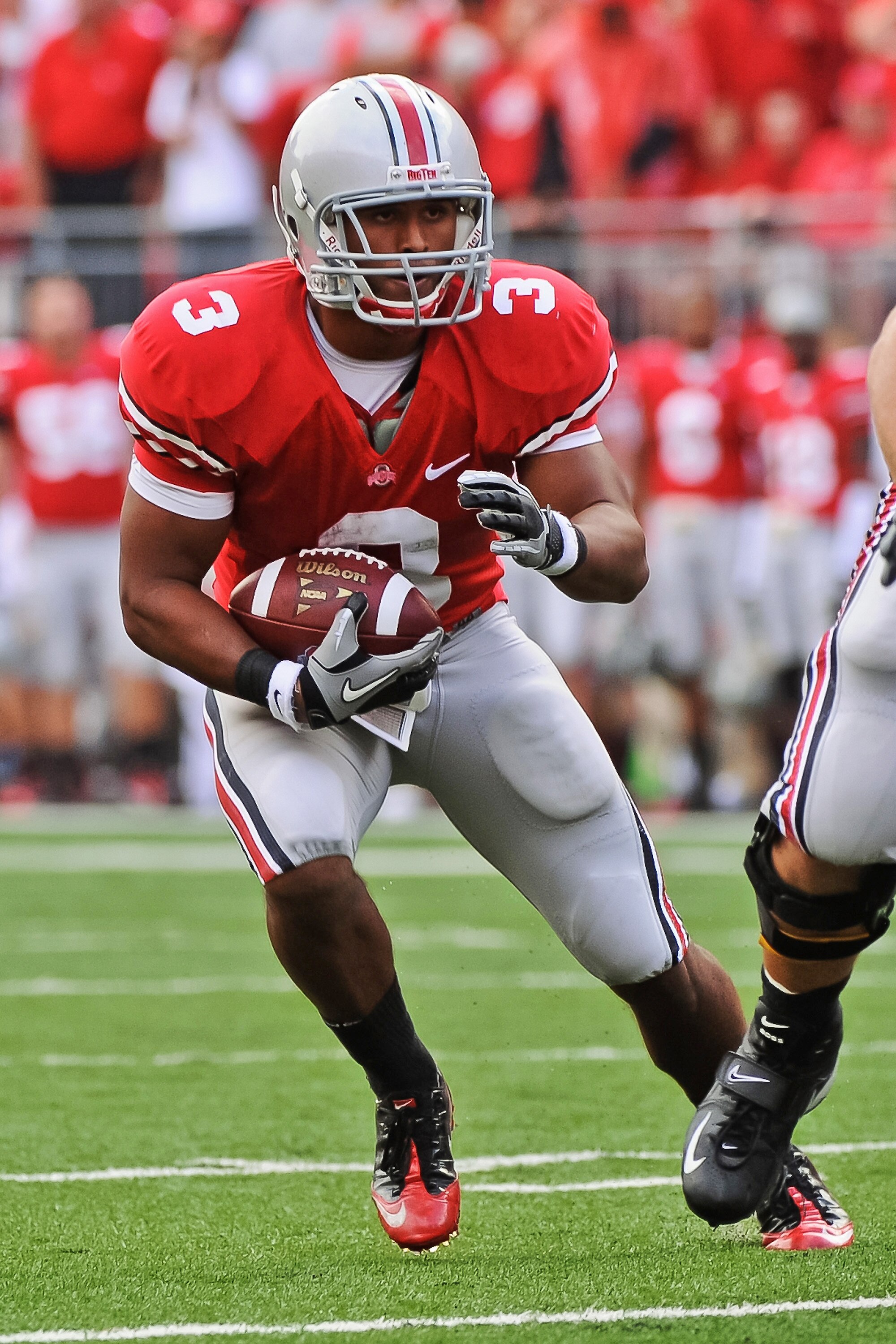 COLUMBUS, OH - SEPTEMBER 11:  Brandon Saine #3 of the Ohio State Buckeyes runs with the ball against the Miami Hurricanes at Ohio Stadium on September 11, 2010 in Columbus, Ohio.  (Photo by Jamie Sabau/Getty Images)