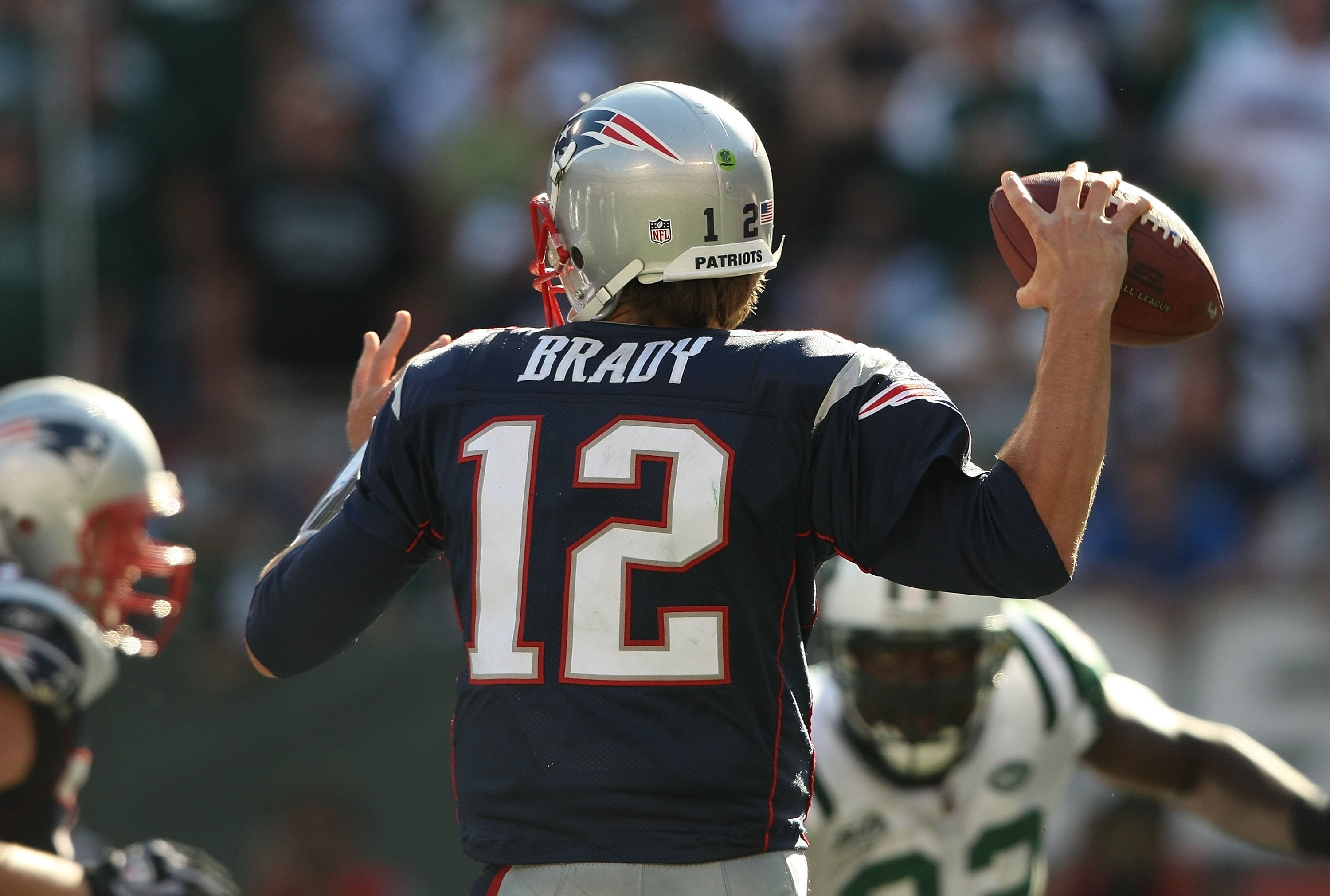 EAST RUTHERFORD, NJ - SEPTEMBER 20:  Tom Brady #12 of the New England Patriots throws a pass against the New York Jets at Giants Stadium on September 20, 2009 in East Rutherford, New Jersey.  (Photo by Nick Laham/Getty Images)