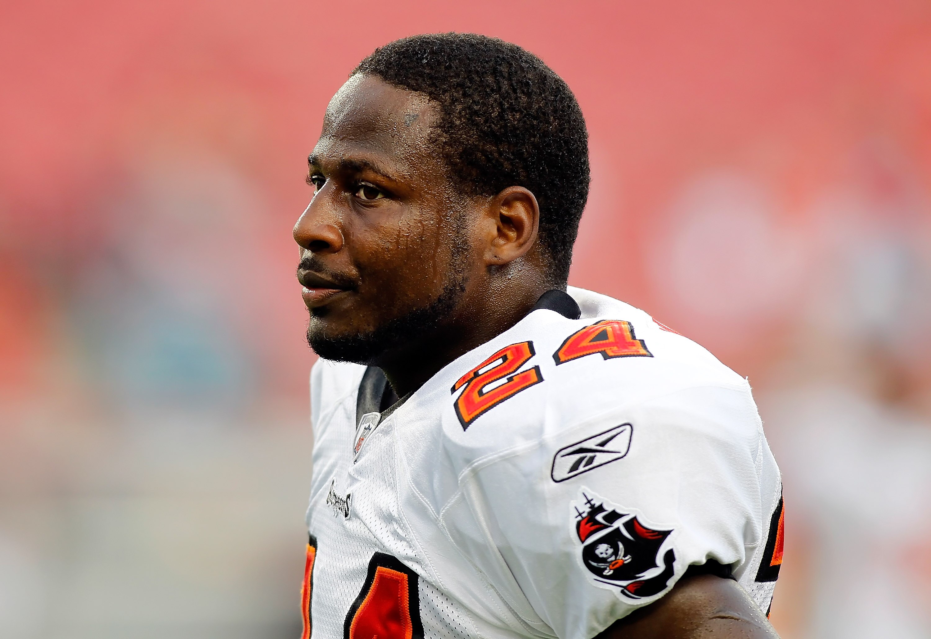 TAMPA, FL - AUGUST 28:  Running back Carnell Williams #24 of the Tampa Bay Buccaneers heads back to the bench against the Jacksonville Jaguars during a preseason game at Raymond James Stadium on August 28, 2010 in Tampa, Florida.  (Photo by J. Meric/Getty