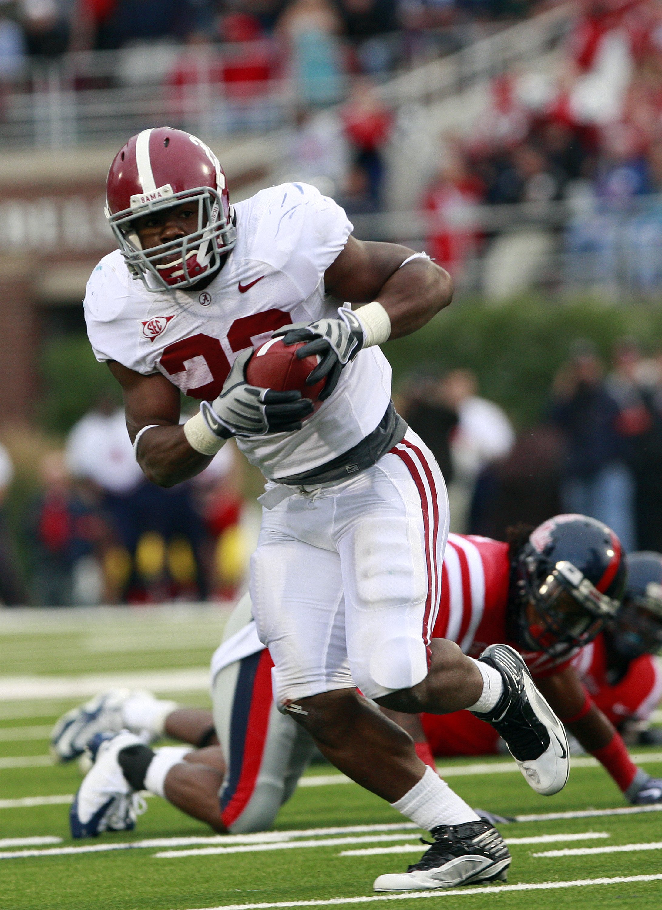 OXFORD, MS - OCTOBER 10: Mark Ingram #22 of the Alabama Crimson Tide runs for yardage in their college football game against the Mississippi Rebels at Vaught-Hemingway Stadium on October 10, 2009 in Oxford, Mississippi. (Photo by Dave Martin/Getty Images)