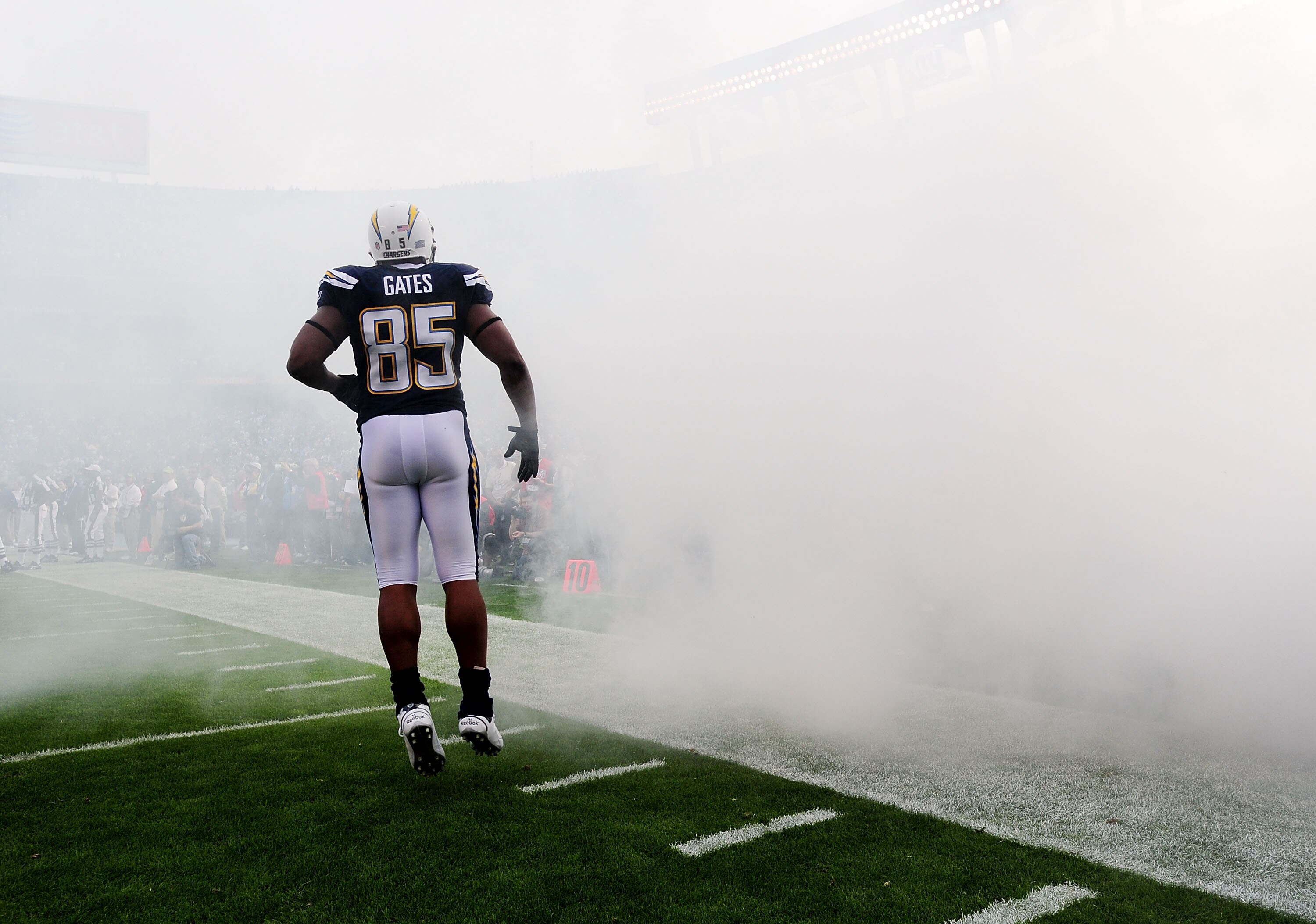 SAN DIEGO - JANUARY 17:  Tight end Antonio Gates #85 of the San Diego Chargers takes the field against the New York Jets in the AFC Divisional Playoff Game at Qualcomm Stadium on January 17, 2010 in San Diego, California.  (Photo by Robert Laberge/Getty I