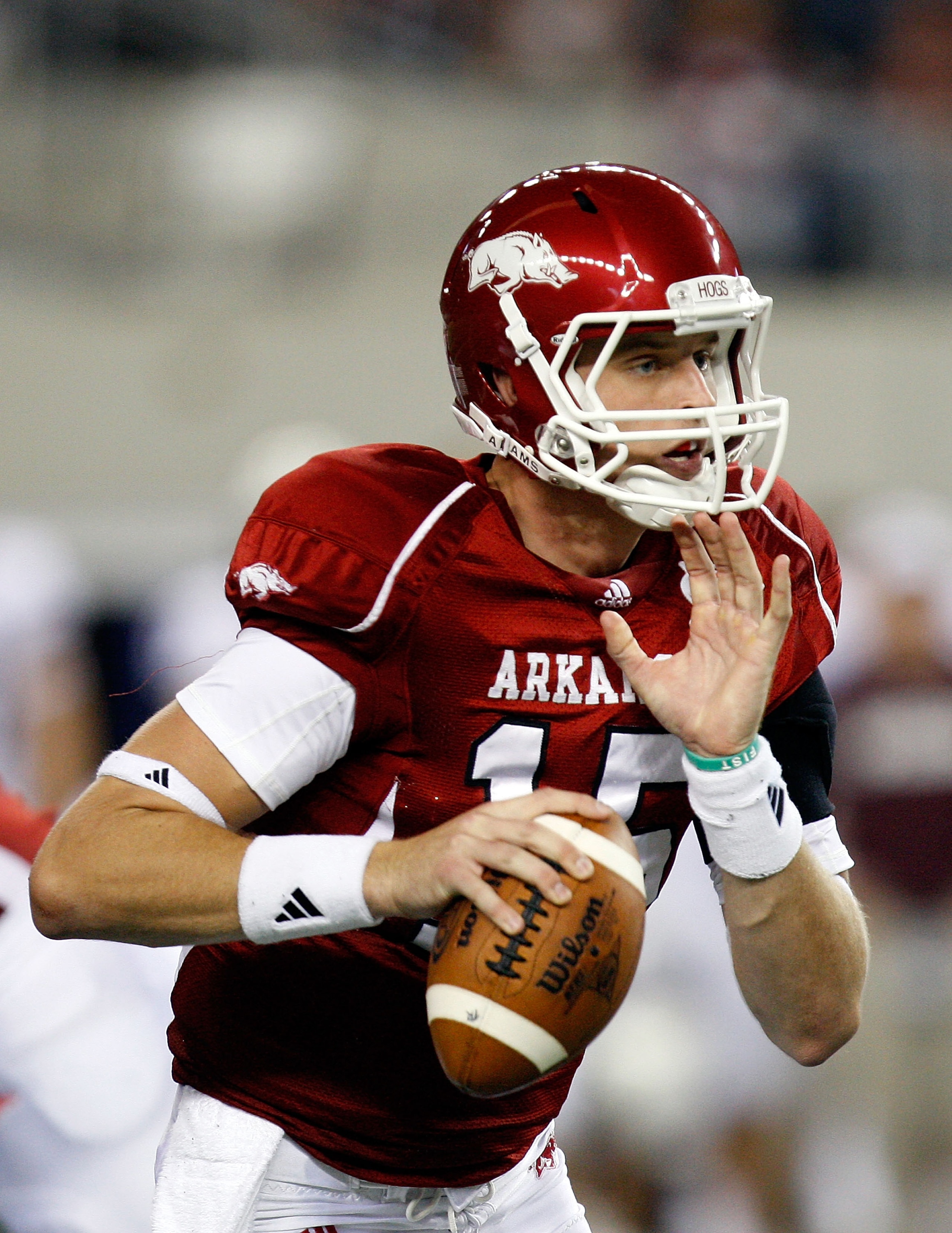 ARLINGTON, TX - OCTOBER 03:  Quarterback Ryan Mallett #15 of the Arkansas Razorbacks drops back to pass against the Texas A&M Aggies at Cowboys Stadium on October 3, 2009 in Arlington, Texas.  (Photo by Ronald Martinez/Getty Images)