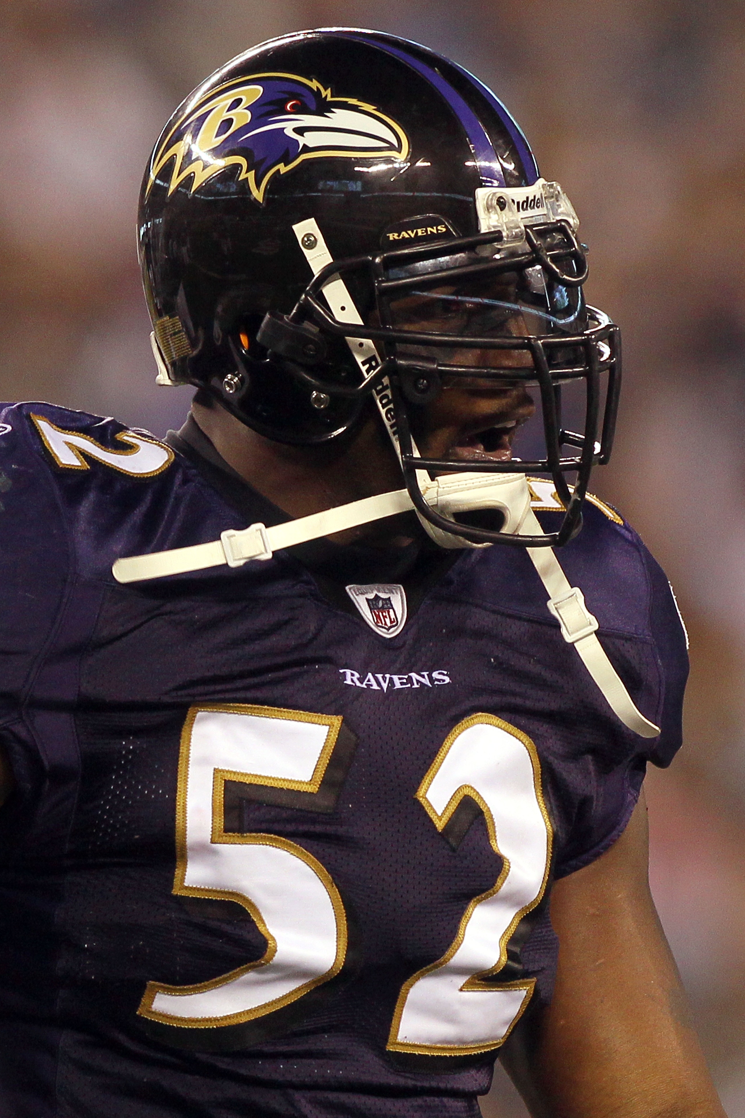 EAST RUTHERFORD, NJ - SEPTEMBER 13:  Ray Lewis #52 of the Baltimore Ravens reacts after a play against the New York Jets during their home opener at the New Meadowlands Stadium on September 13, 2010 in East Rutherford, New Jersey.  (Photo by Jim McIsaac/G