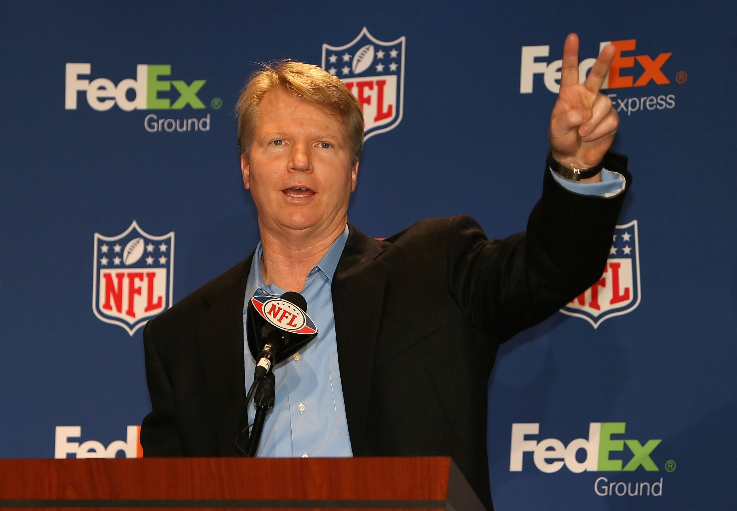 TAMPA, FL - JANUARY 28:  Phil Simms presents the 'FedEx Air & Ground NFL Players of the Year' awards during a press conference at the Convention Center on January 28, 2009 in Tampa, Florida.  (Photo by Christian Petersen/Getty Images)