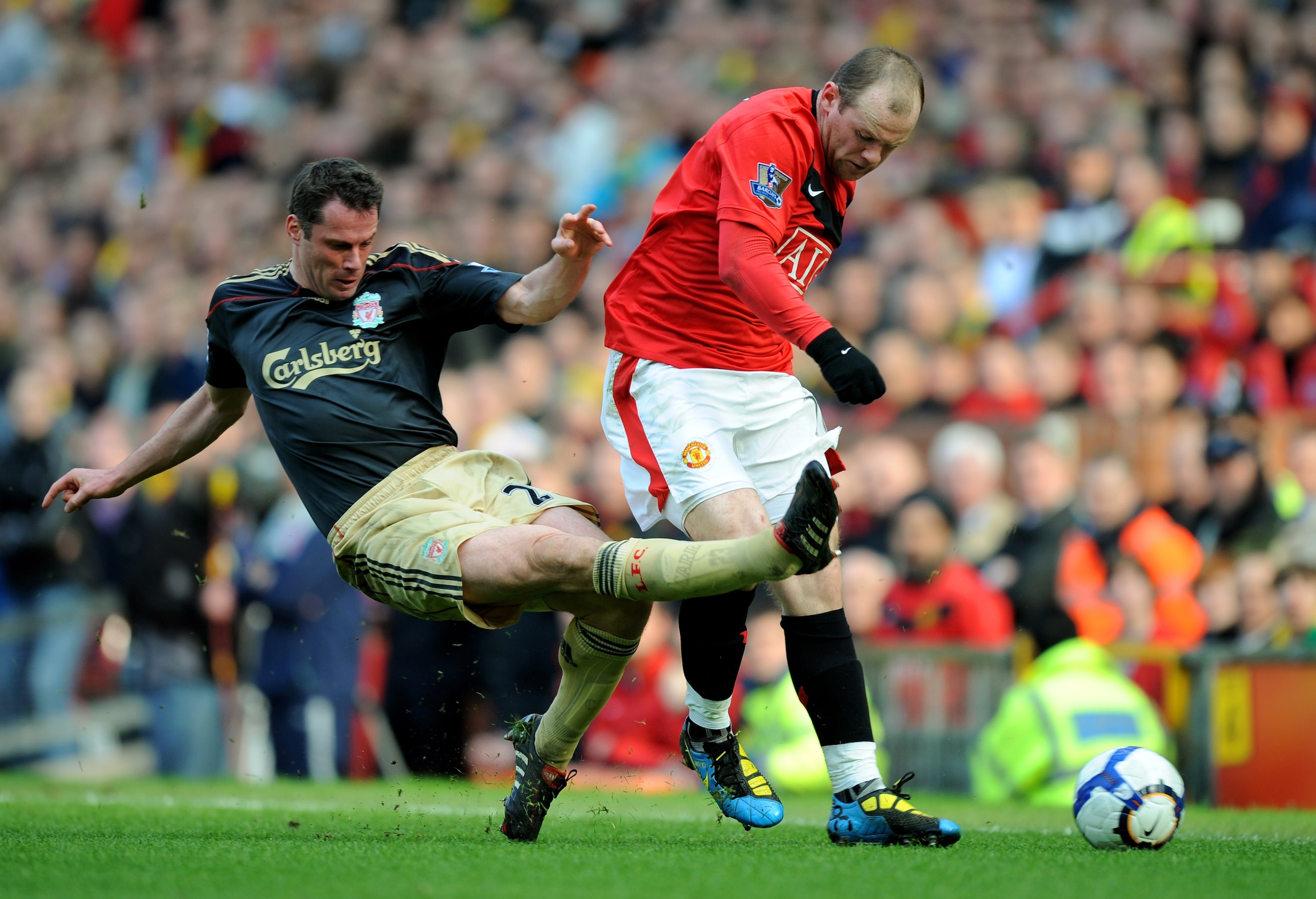 MANCHESTER, ENGLAND - MARCH 21:  Wayne Rooney of Manchester United battles Jamie Carragher of Liverpool during the Barclays Premier League match between Manchester United and Liverpool at Old Trafford on March 21, 2010 in Manchester, England.  (Photo by M
