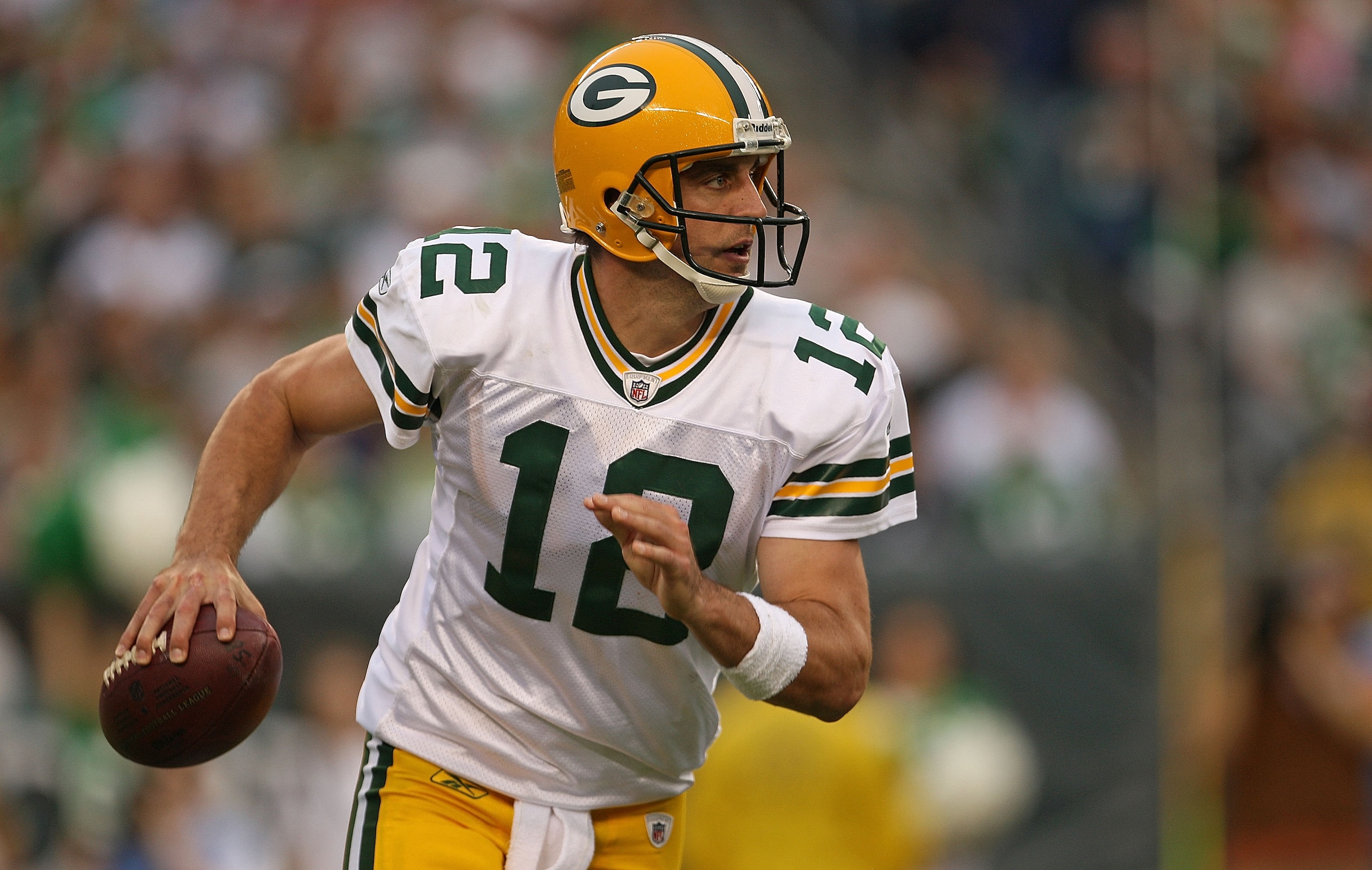PHILADELPHIA - SEPTEMBER 12:  Aaron Rodgers #12 of the Green Bay Packers looks to pass during a game against the Philadelphia Eagles at Lincoln Financial Field on September 12, 2010 in Philadelphia, Pennsylvania.  (Photo by Mike Ehrmann/Getty Images)