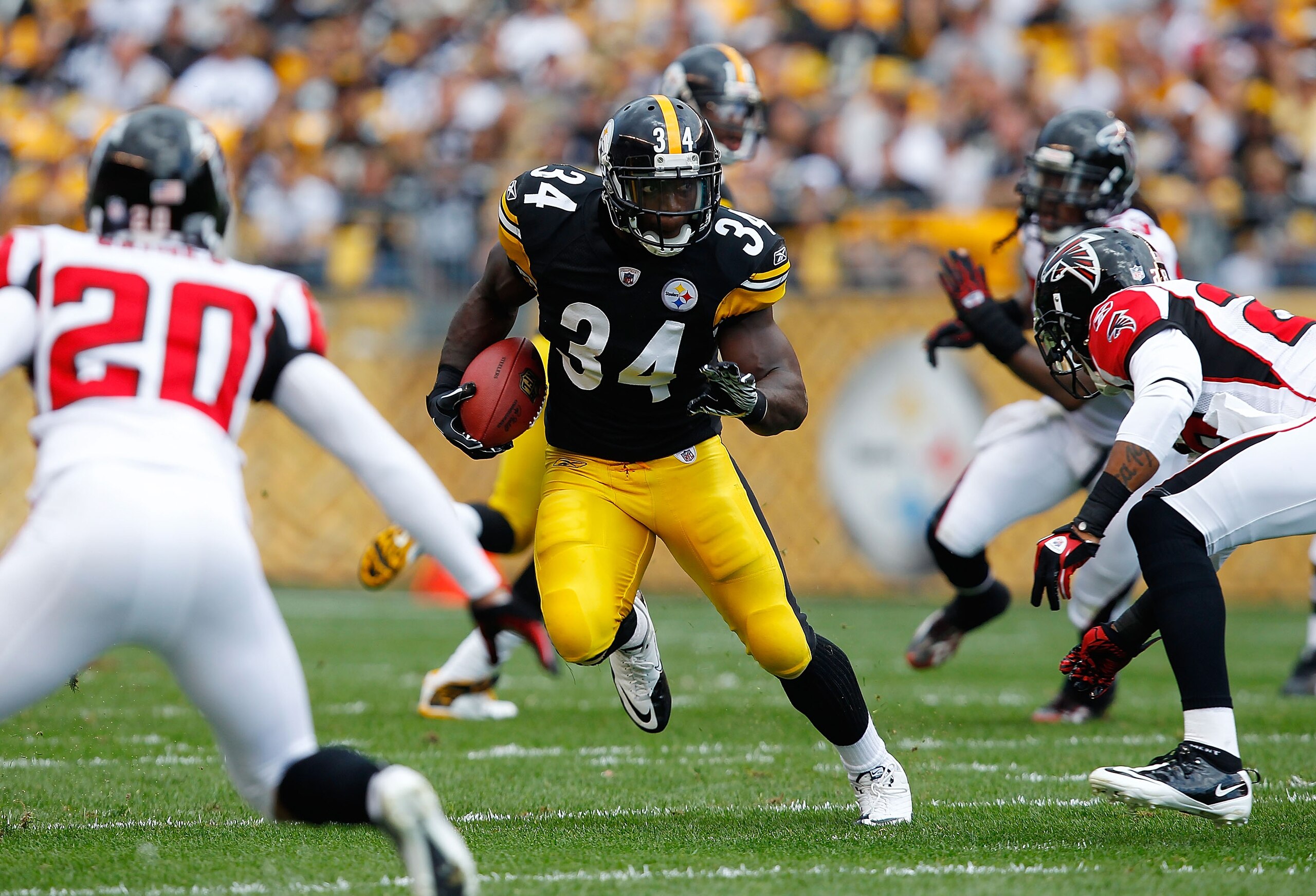 PITTSBURGH - SEPTEMBER 12:  Rashard Mendenhall #34 of the Pittsburgh Steelers runs through the Atlanta Falcons defense during the NFL season opener game on September 12, 2010 at Heinz Field in Pittsburgh, Pennsylvania.  (Photo by Jared Wickerham/Getty Ima