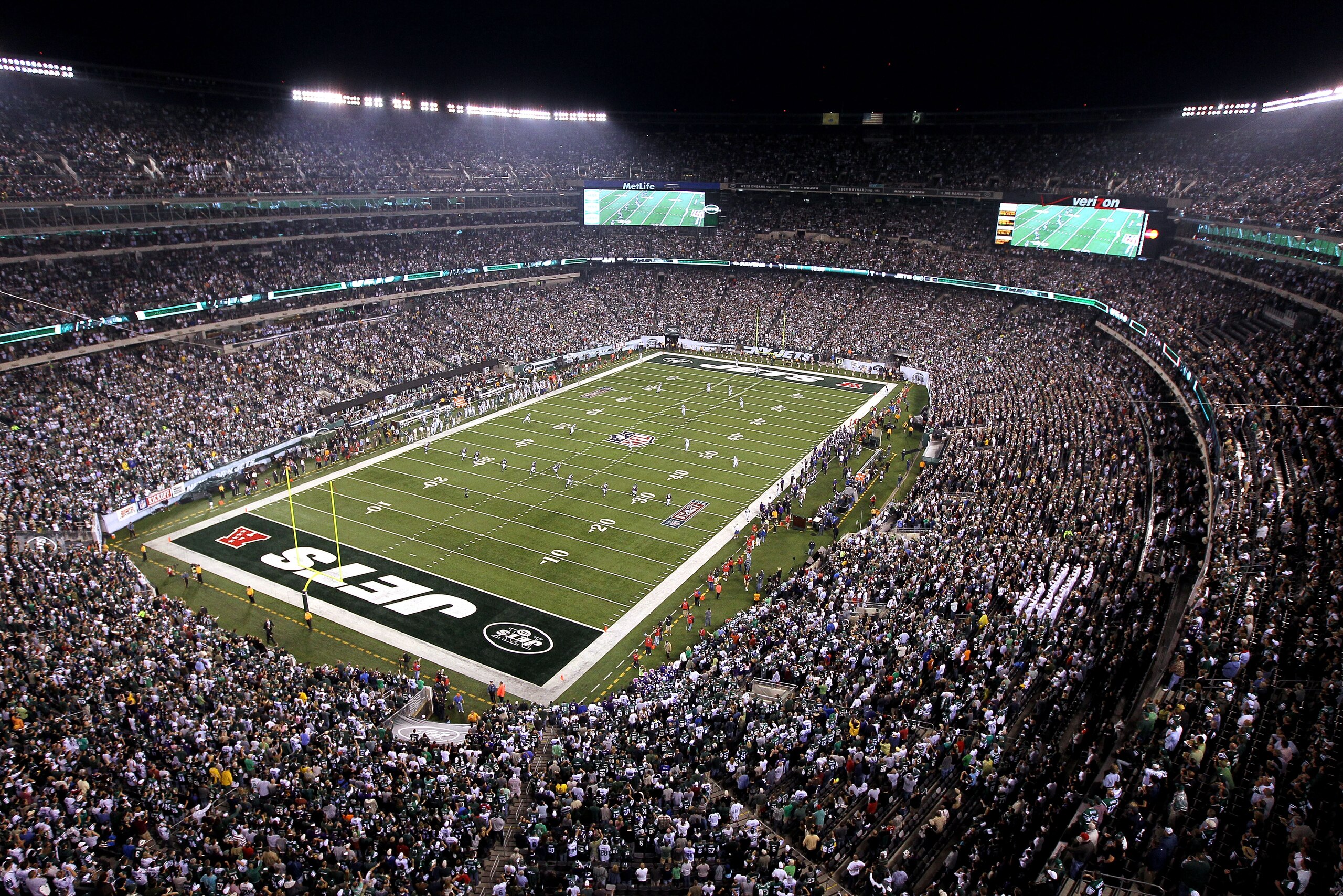 EAST RUTHERFORD, NJ - SEPTEMBER 13:  The Baltimore Ravens kickoff to the New York Jets during their home opener at the New Meadowlands Stadium on September 13, 2010 in East Rutherford, New Jersey.  (Photo by Jim McIsaac/Getty Images)