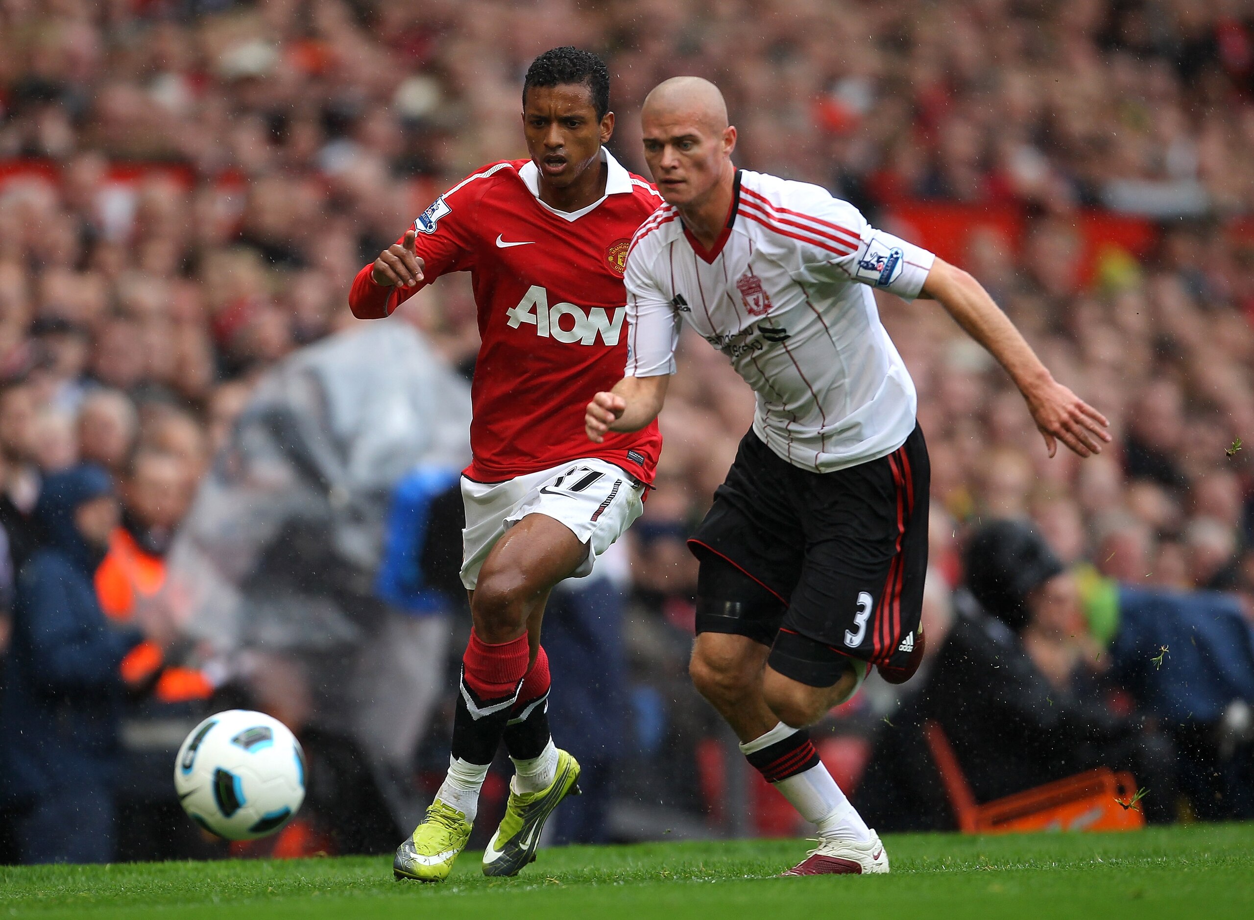MANCHESTER, ENGLAND - SEPTEMBER 19: Nani of Manchester United tussles for posession with Paul Konchesky of Liverpool during the Barclays Premier League match between Manchester United and Liverpool at Old Trafford on September 19, 2010 in Manchester, En MANCHESTER, ENGLAND - SEPTEMBER 19: Nani of Manchester United tussles for posession with Paul Konchesky of Liverpool during the Barclays Premier League match between Manchester United and Liverpool at Old Trafford on September 19, 2010 in Manchester, En