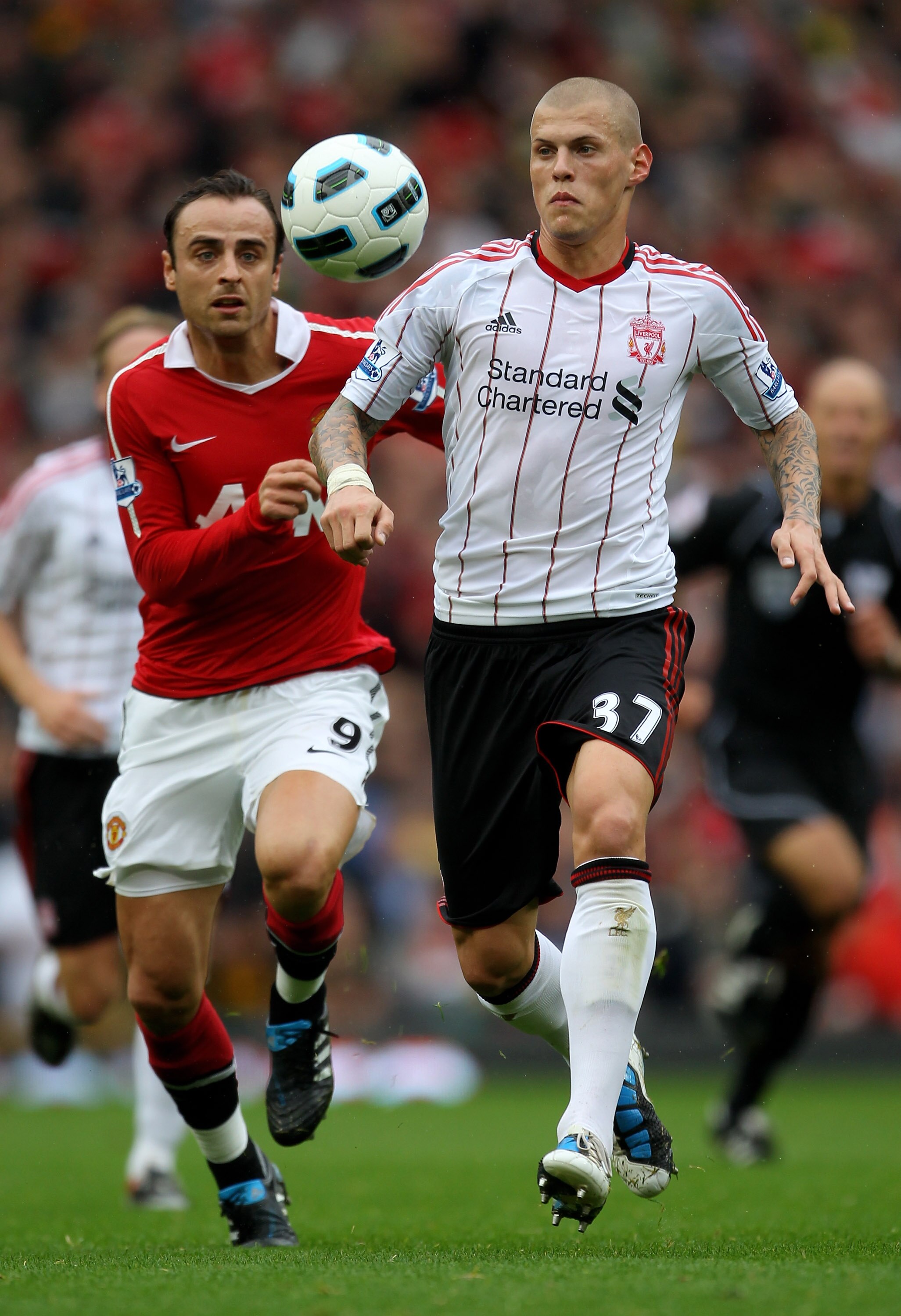 MANCHESTER, ENGLAND - SEPTEMBER 19: Dimitar Berbatov of Manchester United competes for the ball with Martin Skrtel of Liverpool during the Barclays Premier League match between Manchester United and Liverpool at Old Trafford on September 19, 2010 in Manc MANCHESTER, ENGLAND - SEPTEMBER 19: Dimitar Berbatov of Manchester United competes for the ball with Martin Skrtel of Liverpool during the Barclays Premier League match between Manchester United and Liverpool at Old Trafford on September 19, 2010 in Manc