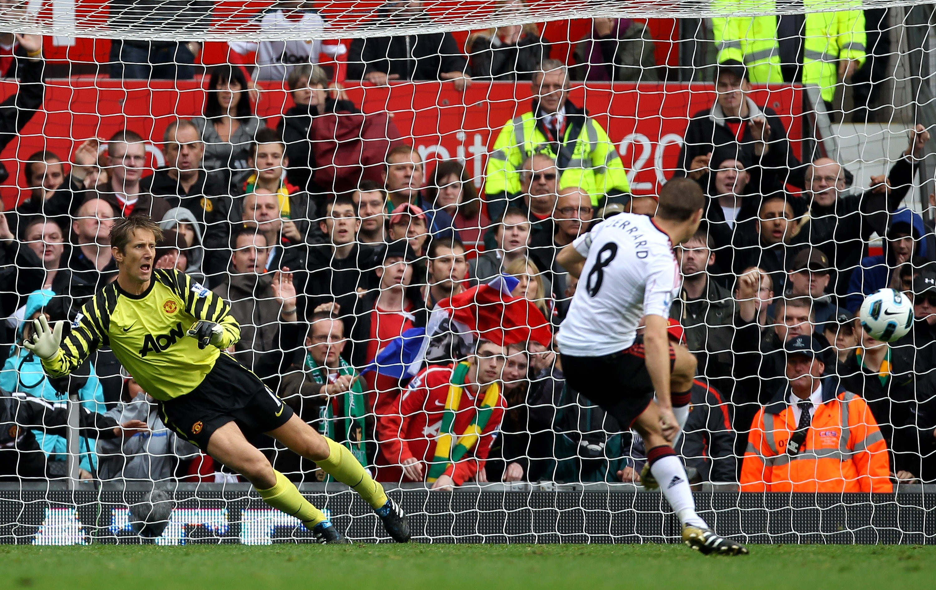MANCHESTER, ENGLAND - SEPTEMBER 19: Steven Gerrard of Liverpool scores his team's first goal from a penalty kick during the Barclays Premier League match between Manchester United and Liverpool at Old Trafford on September 19, 2010 in Manchester, England MANCHESTER, ENGLAND - SEPTEMBER 19: Steven Gerrard of Liverpool scores his team's first goal from a penalty kick during the Barclays Premier League match between Manchester United and Liverpool at Old Trafford on September 19, 2010 in Manchester, England