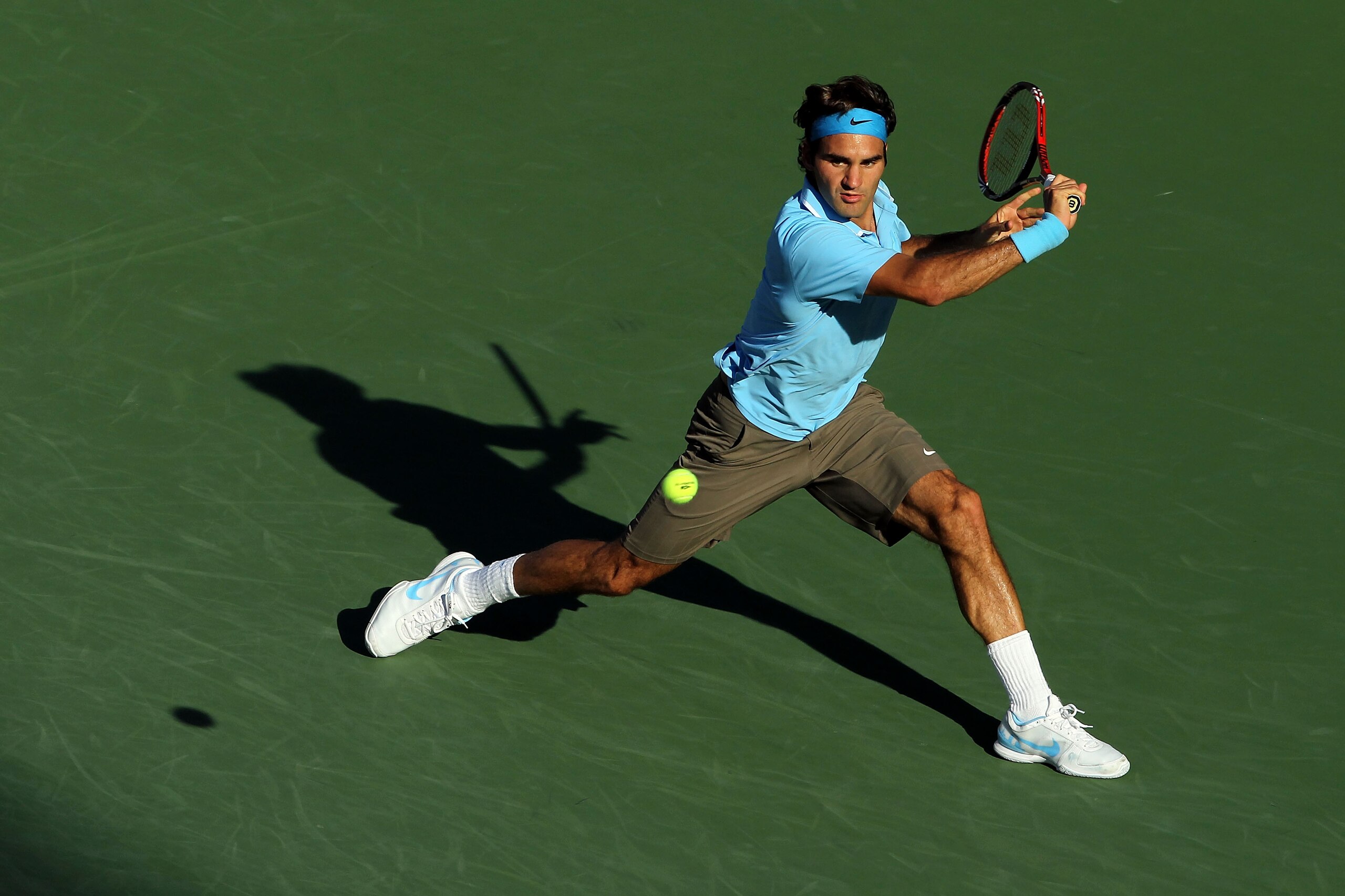 NEW YORK - SEPTEMBER 11:  Roger Federer of Switzerland returns a shot against Novak Djokovic of Serbia during his men's singles semifinal match on day thirteen of the 2010 U.S. Open at the USTA Billie Jean King National Tennis Center on September 11, 2010