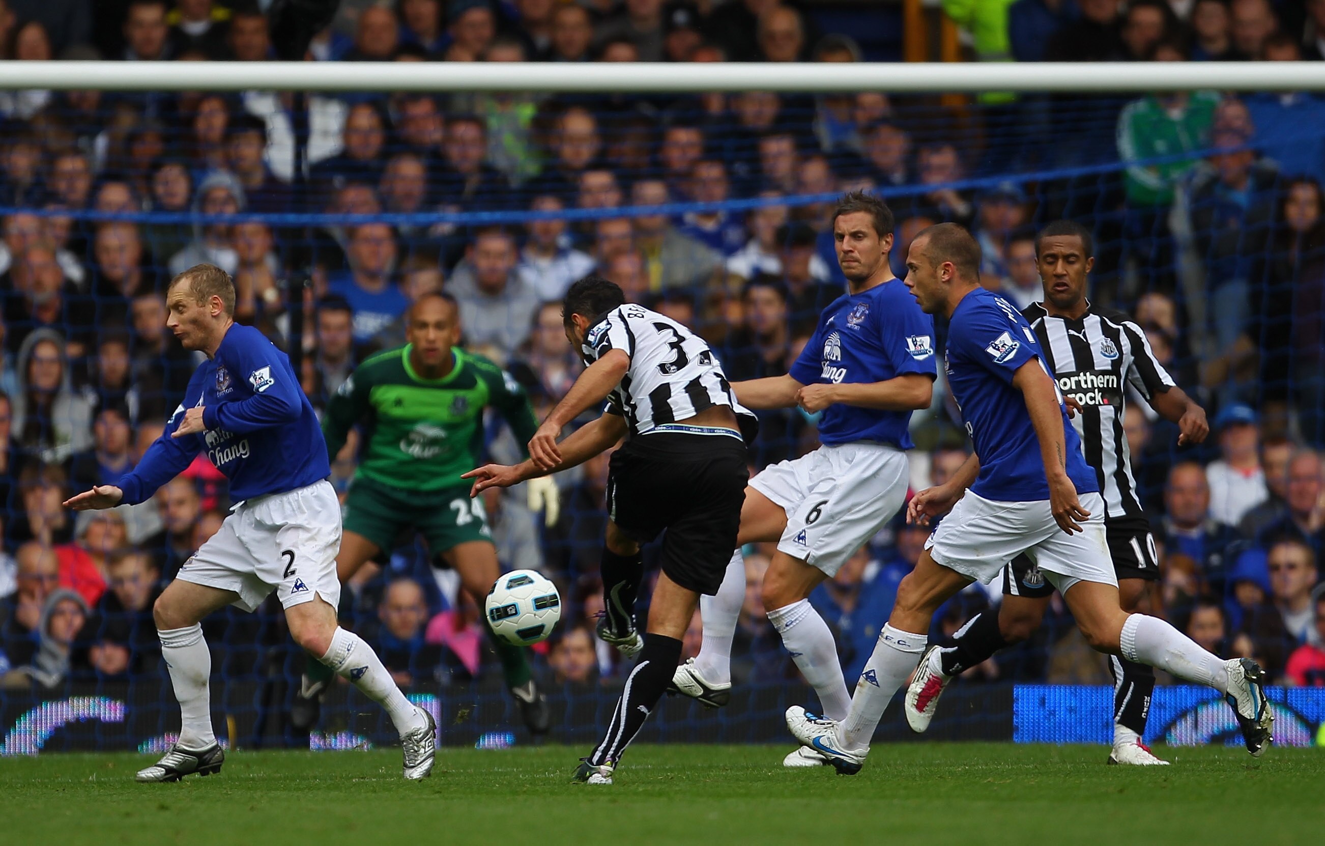 LIVERPOOL, ENGLAND - SEPTEMBER 18:  Hatem Ben Arfa of Newcastle United scores the opening goal during the Barclays Premier League match between Everton and Newcastle United at Goodison Park on September 18, 2010 in Liverpool, England.  (Photo by Alex Live