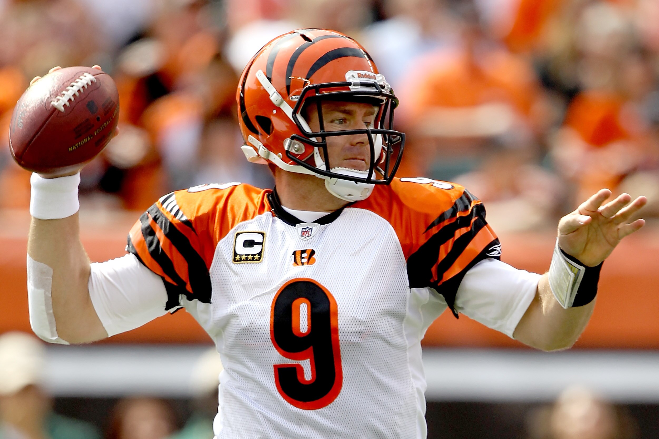 CINCINNATI - SEPTEMBER 19:  Quarterback Carson Palmer #9 of the Cincinnati Bengals makes a pass against the Baltimore Ravens at Paul Brown Stadium on September 19, 2010 in Cincinnati, Ohio.  (Photo by Matthew Stockman/Getty Images)