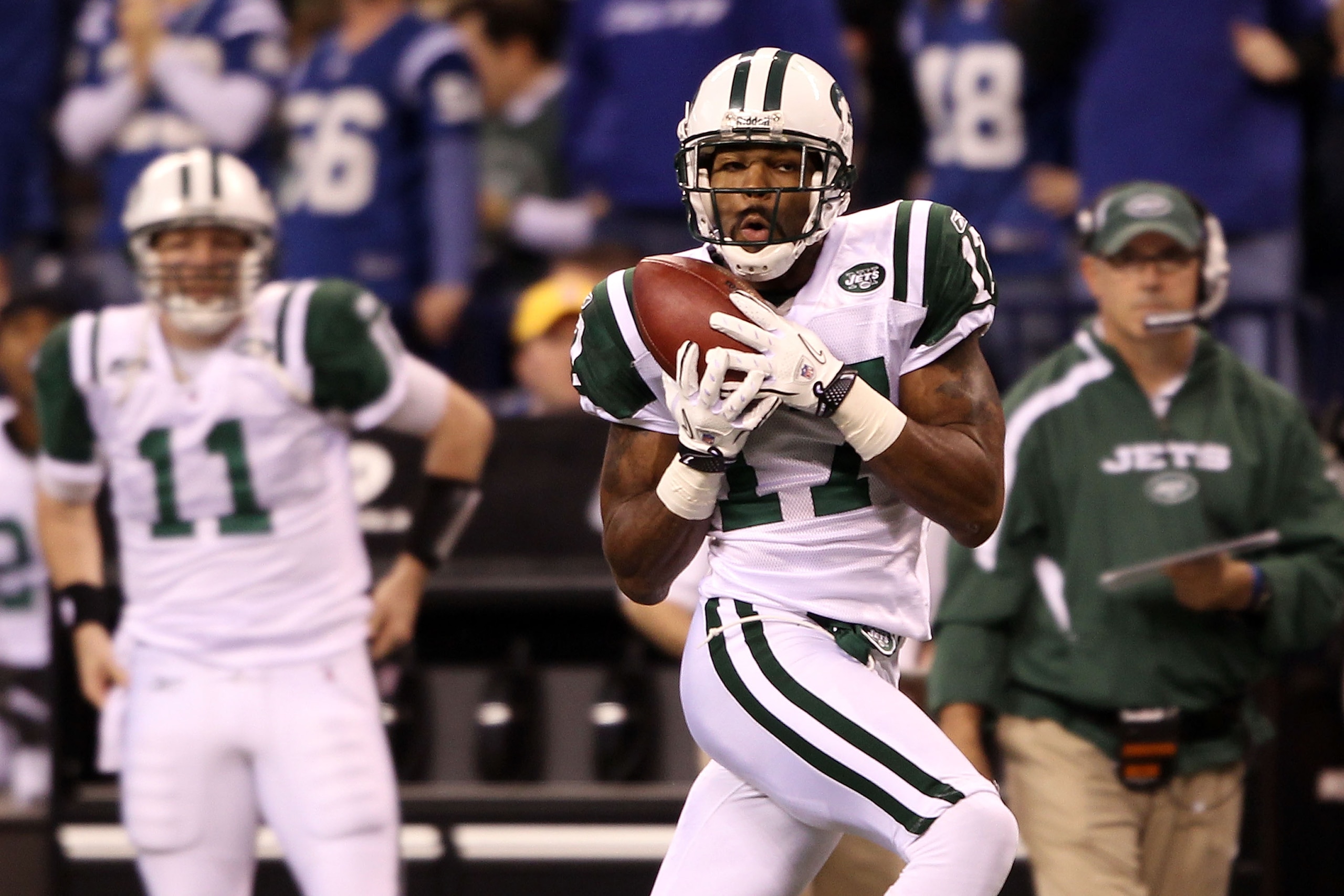 INDIANAPOLIS - JANUARY 24:  Wide receiver Braylon Edwards #17 of the New York Jets catches an 80-yard touchdown pass in the second quarter against the Indianapolis Colts during the AFC Championship Game at Lucas Oil Stadium on January 24, 2010 in Indianap