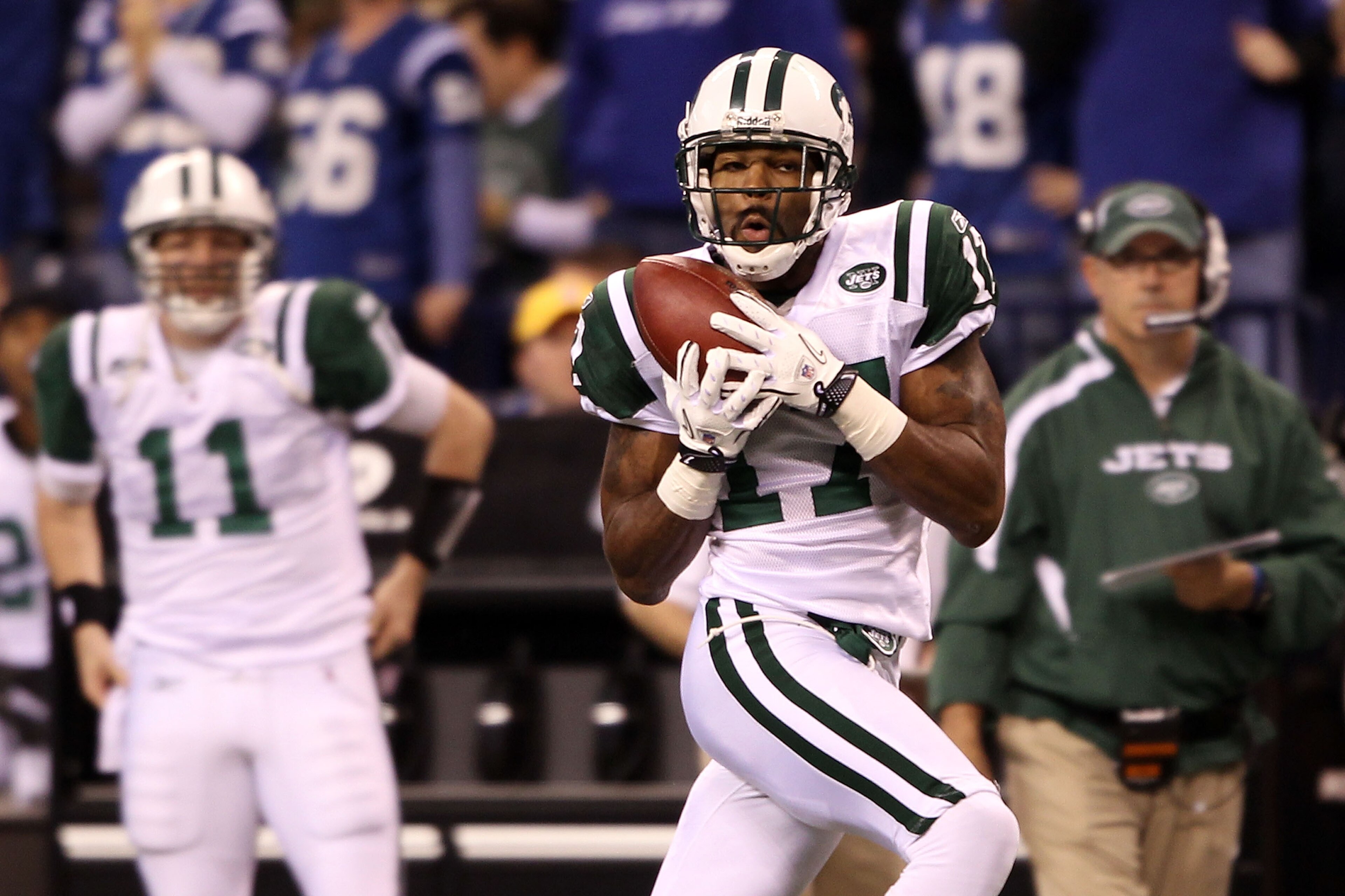INDIANAPOLIS - JANUARY 24:  Wide receiver Braylon Edwards #17 of the New York Jets catches an 80-yard touchdown pass in the second quarter against the Indianapolis Colts during the AFC Championship Game at Lucas Oil Stadium on January 24, 2010 in Indianap