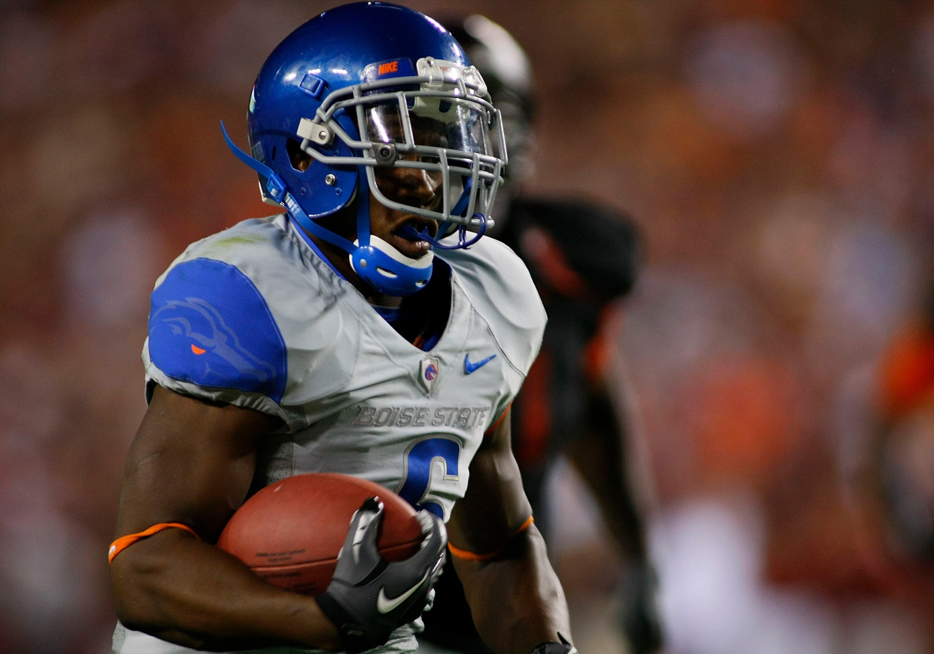 LANDOVER, MD - SEPTEMBER 06: Running back D.J. Harper of the Boise State Broncos runs with the ball against the Virginia Tech Hokies at FedExField on September 6, 2010 in Landover, Maryland.  (Photo by Geoff Burke/Getty Images)