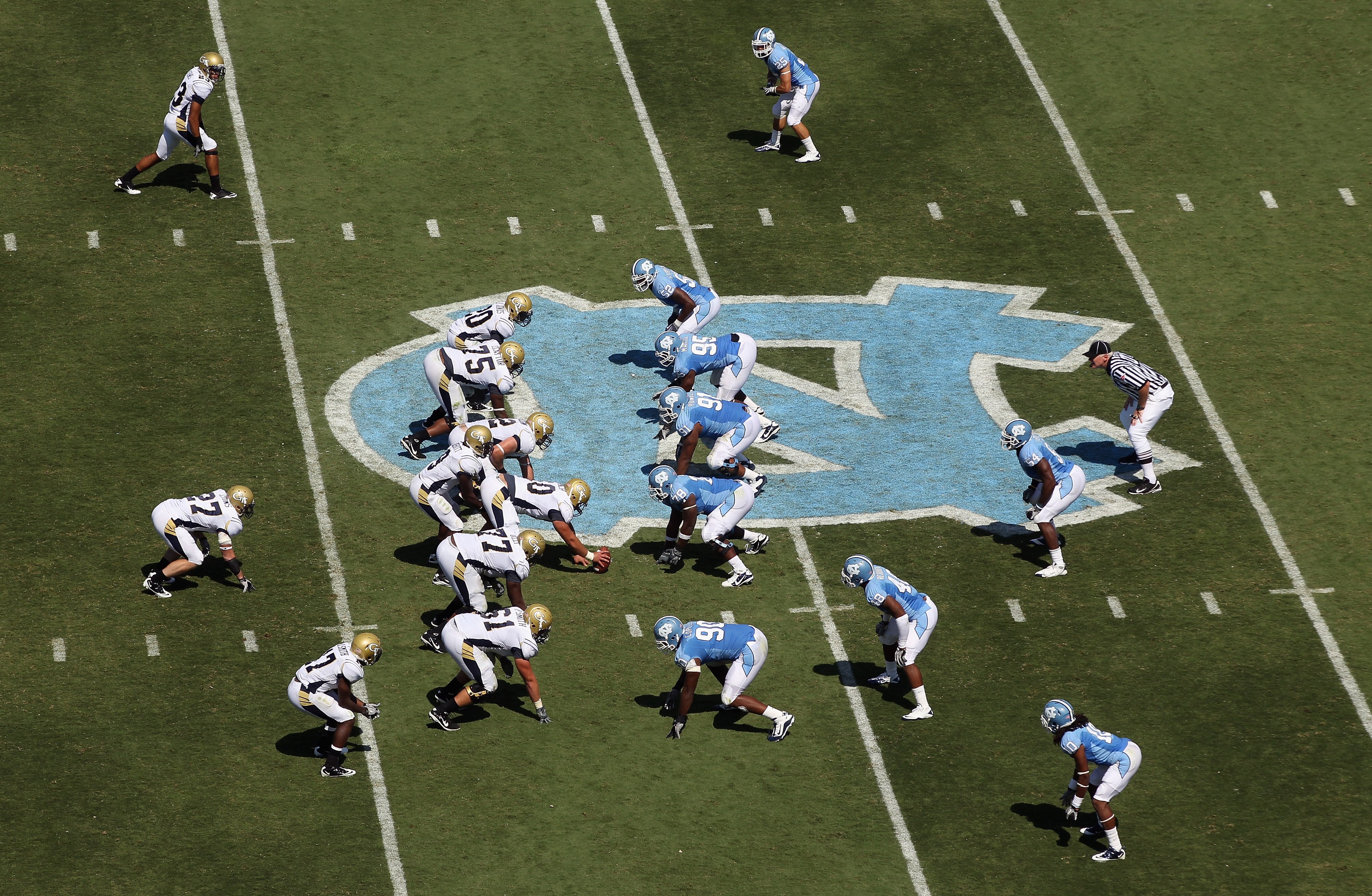 CHAPEL HILL, NC - SEPTEMBER 18:  A general view of the Georgia Tech Yellow Jackets on offense against the North Carolina Tar Heels during their game at Kenan Stadium on September 18, 2010 in Chapel Hill, North Carolina.  (Photo by Streeter Lecka/Getty Ima