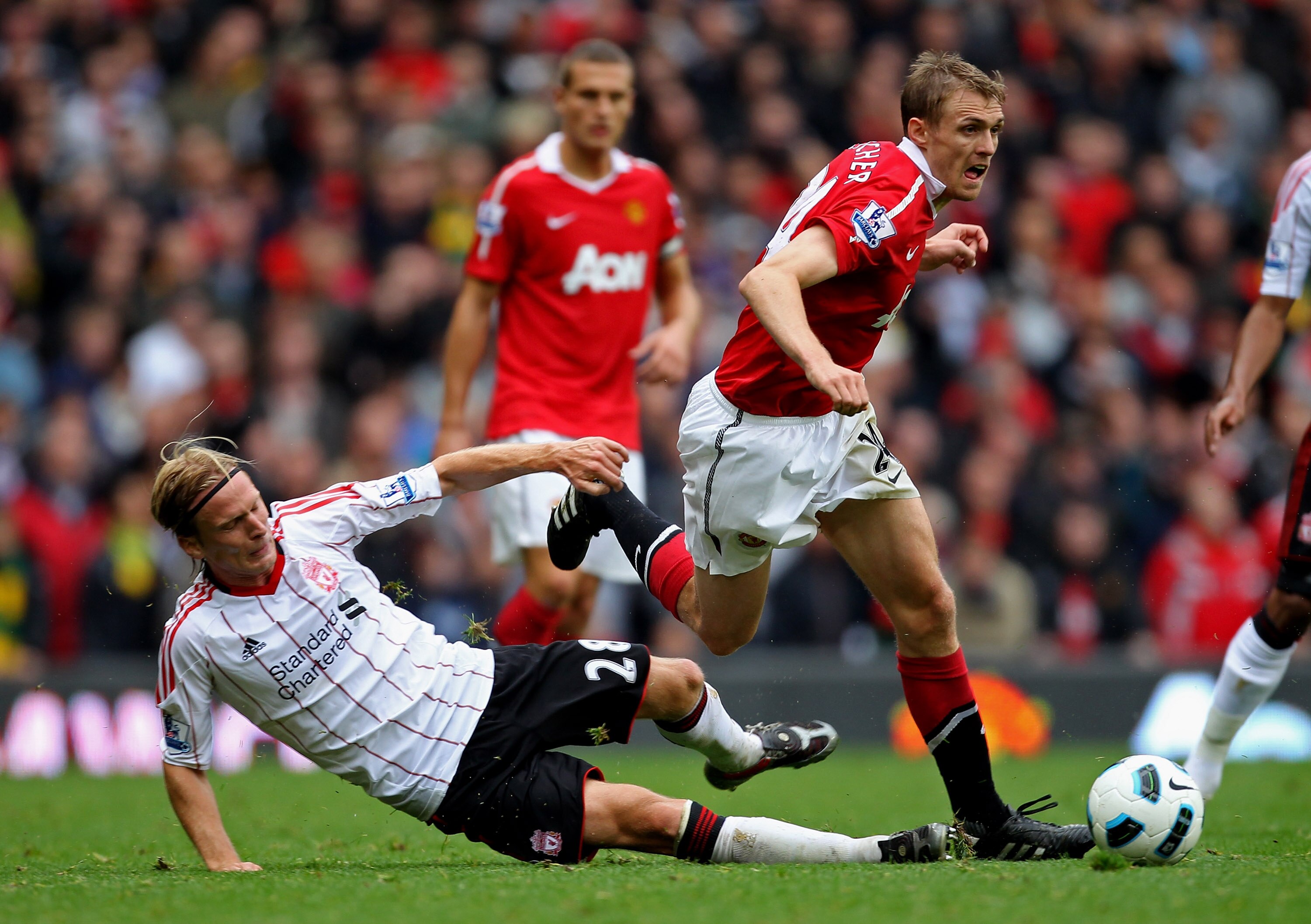 MANCHESTER, ENGLAND - SEPTEMBER 19: Darren Fletcher of Manchester United is challenged by Christian Poulsen of Liverpool during the Barclays Premier League match between Manchester United and Liverpool at Old Trafford on September 19, 2010 in Manchester, MANCHESTER, ENGLAND - SEPTEMBER 19: Darren Fletcher of Manchester United is challenged by Christian Poulsen of Liverpool during the Barclays Premier League match between Manchester United and Liverpool at Old Trafford on September 19, 2010 in Manchester,