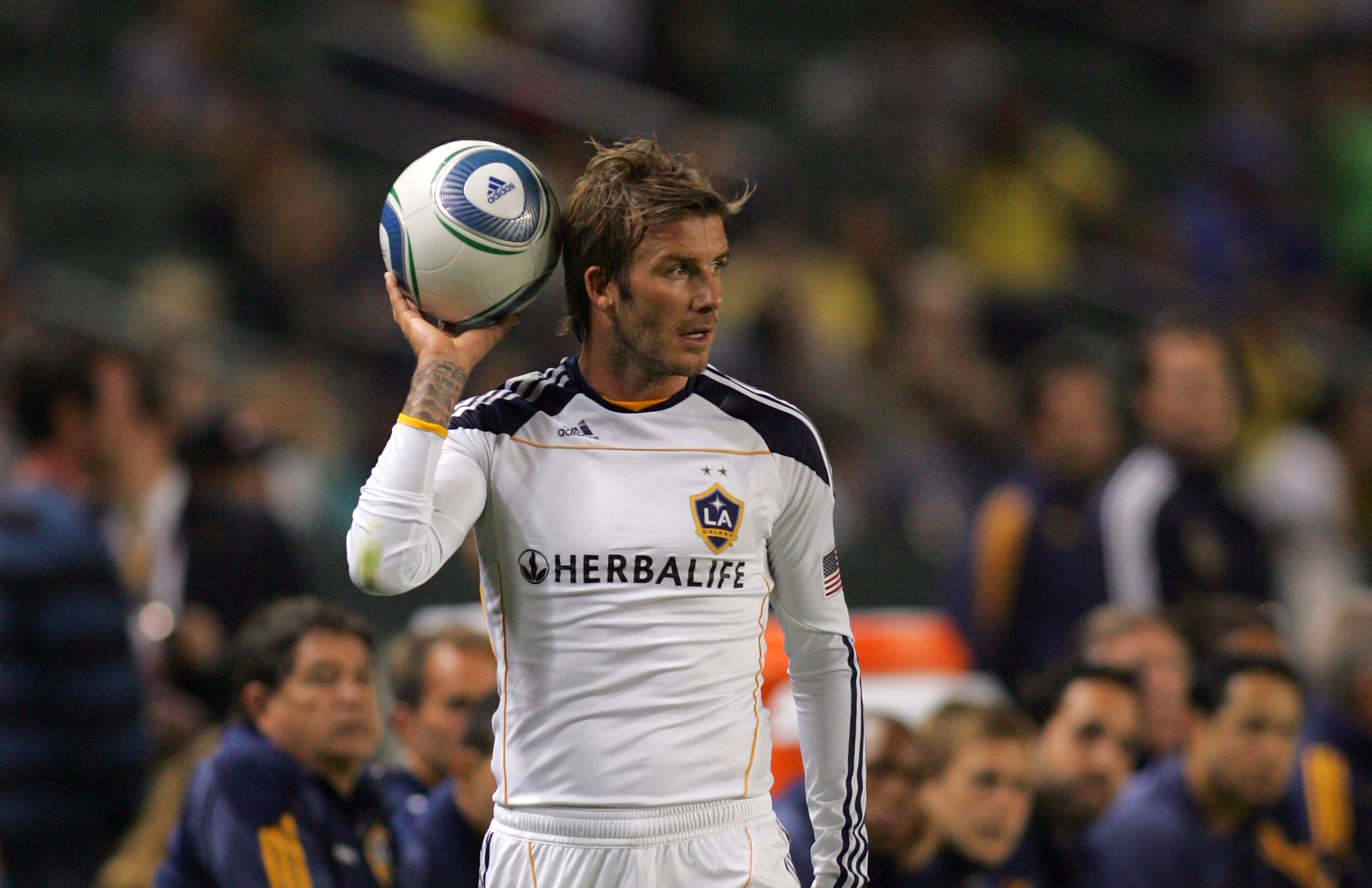 CARSON, CA - SEPTEMBER 11:  David Beckham #23 of the Los Angeles Galaxy looks to throw the ball into play during their MLS match against the Columbus Crew at The Home Depot Center on September 11, 2010 in Carson, California. The Galaxy defeated Crew 3-1.