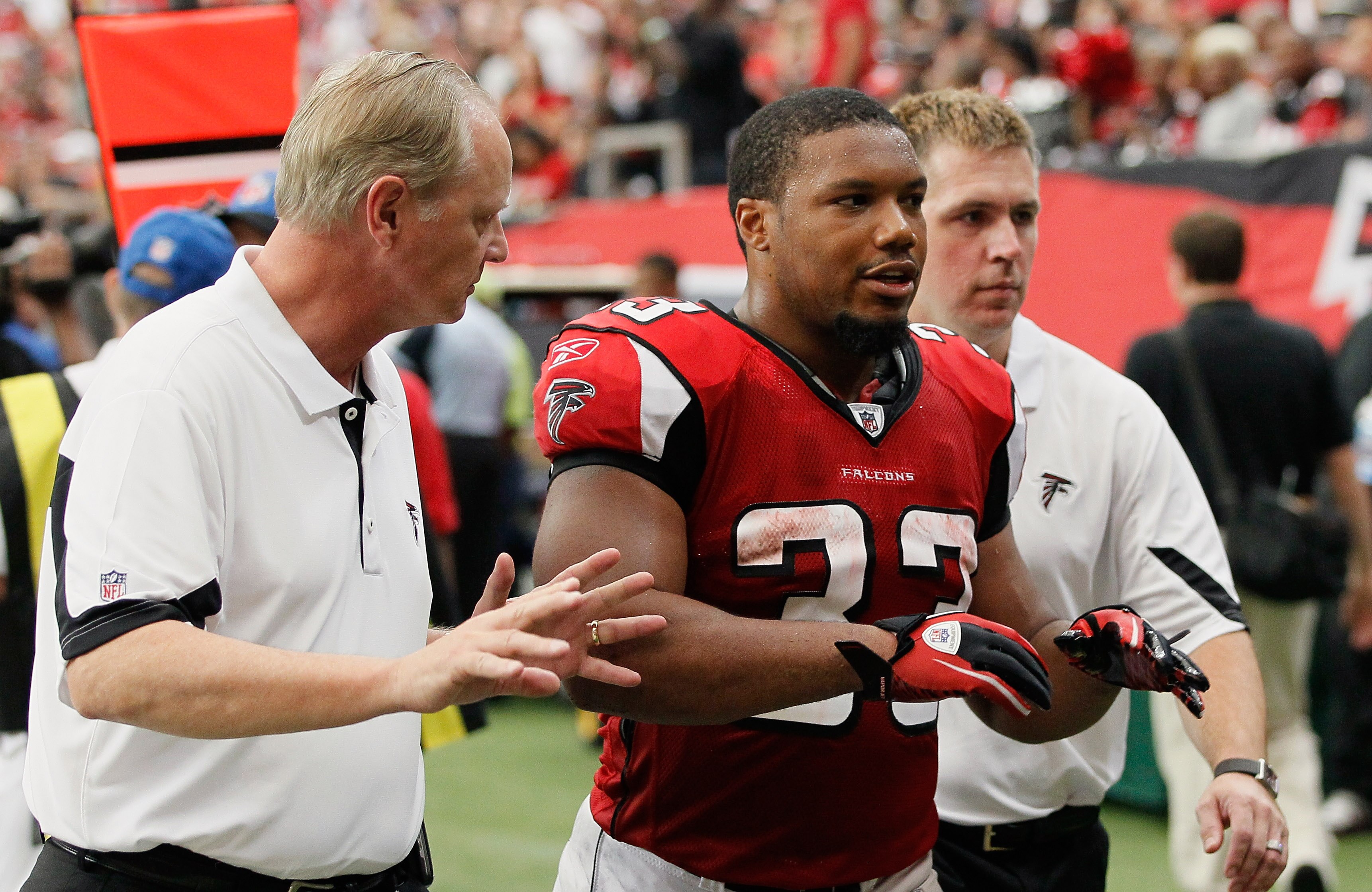 ATLANTA - SEPTEMBER 19:  Michael Turner #33 of the Atlanta Falcons walks to the locker room with trainers after injuring his groin against the Arizona Cardinals at Georgia Dome on September 19, 2010 in Atlanta, Georgia.  (Photo by Kevin C. Cox/Getty Image