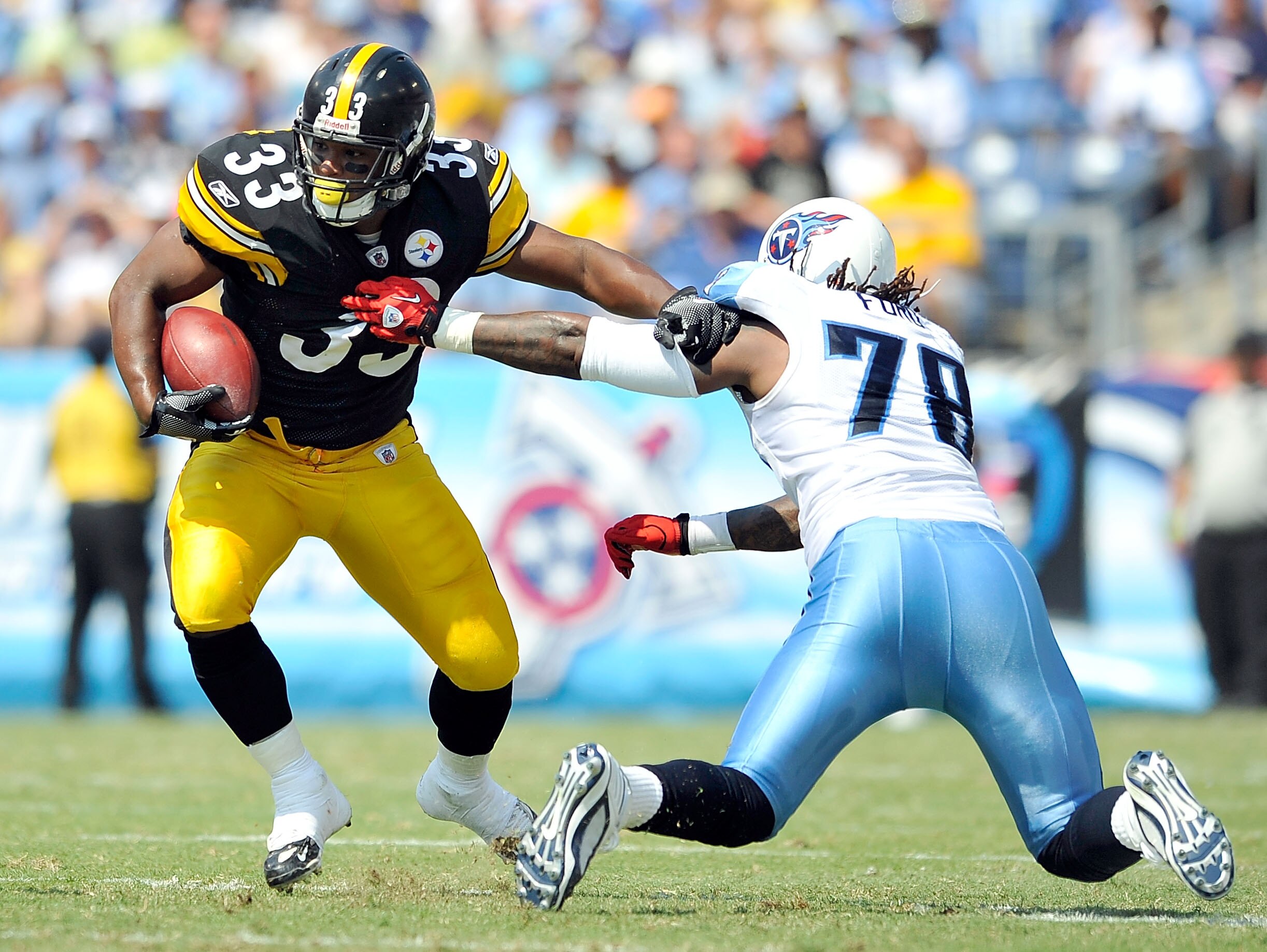 NASHVILLE, TN - SEPTEMBER 19:  Isaac Redman #33 of the Pittsburgh Steelers breaks away from Jacob Ford #78 of the Tennessee Titans  during the first half at LP Field on September 19, 2010 in Nashville, Tennessee.  (Photo by Grant Halverson/Getty Images)