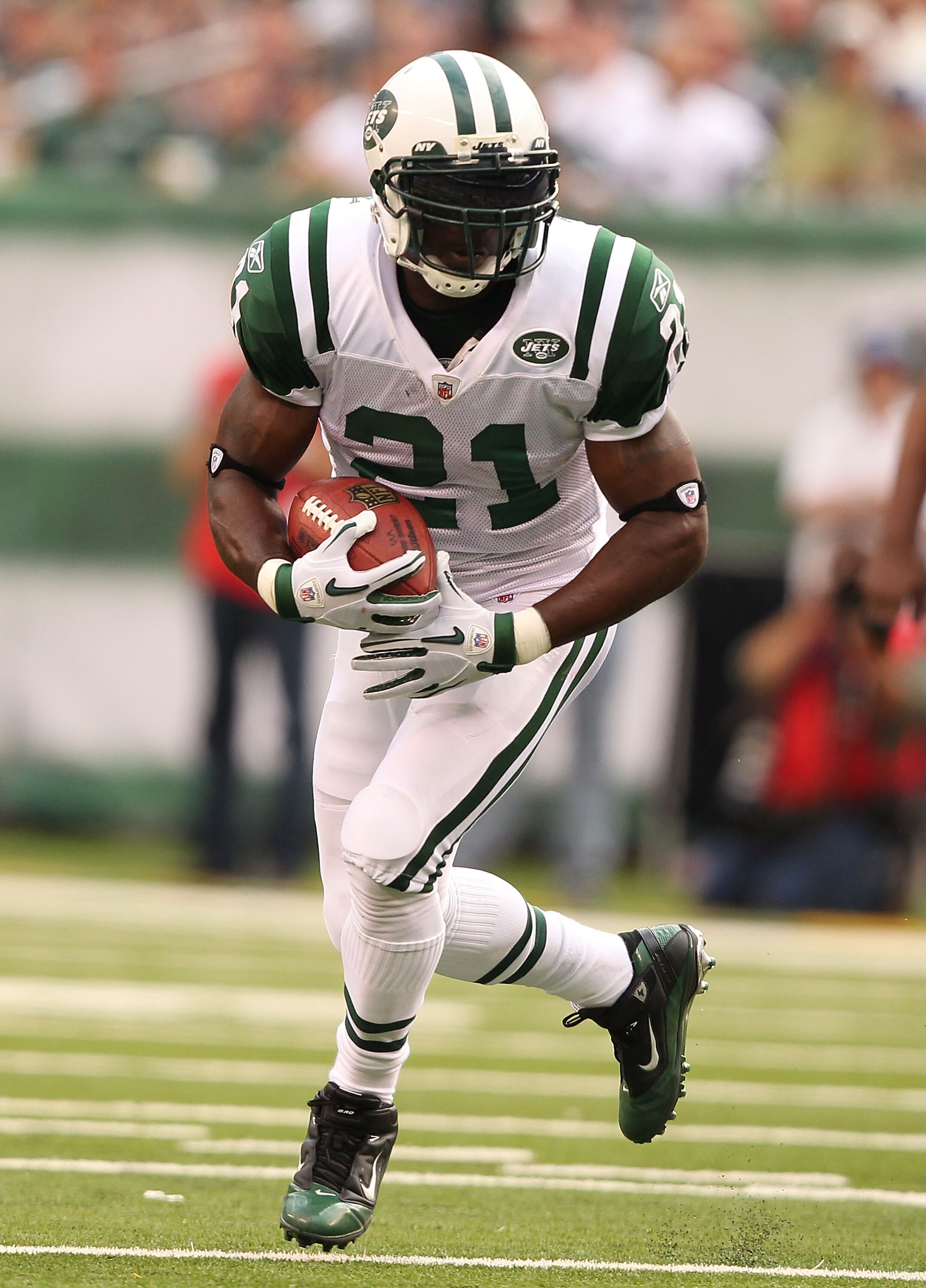 EAST RUTHERFORD, NJ - SEPTEMBER 19:  LaDainian Tomlinson #21  of the New York Jets runs against  the New England Patriots during their  game on September 19, 2010 at the New Meadowlands Stadium  in East Rutherford, New Jersey.  (Photo by Al Bello/Getty Im
