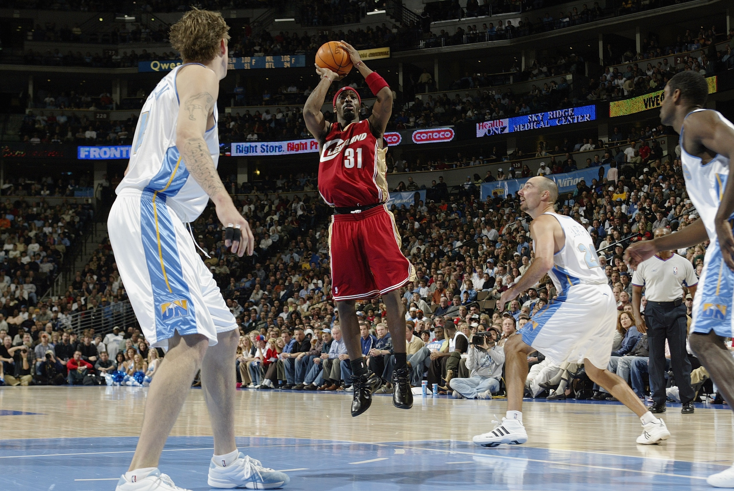 DENVER - DECEMBER 2:  Ricky Davis #31 of the Cleveland Cavaliers shoots during the game against the Denver Nuggets at Pepsi Center on December 2, 2003 in Denver, Colorado.  The Nuggets won 115-103.  NOTE TO USER: User expressly acknowledges and agrees tha