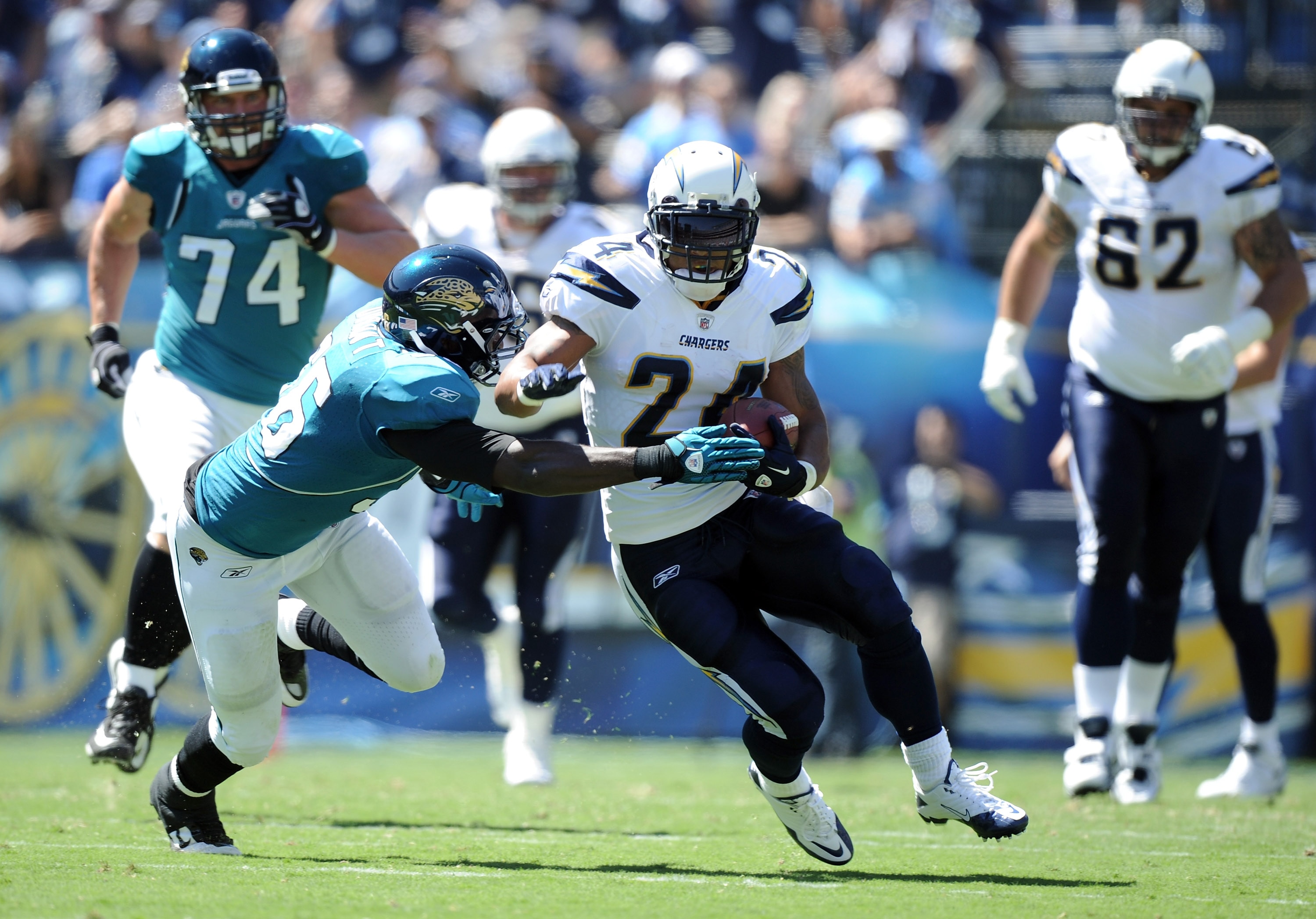 SAN DIEGO - SEPTEMBER 19:  Ryan Mathews #24 of the San Diego Chargers rushes past Justin Durant #56 of the Jacksonville Jaguars during the first quarter at Qualcomm Stadium on September 19, 2010 in San Diego, California. The Chargers won 38-13. (Photo by