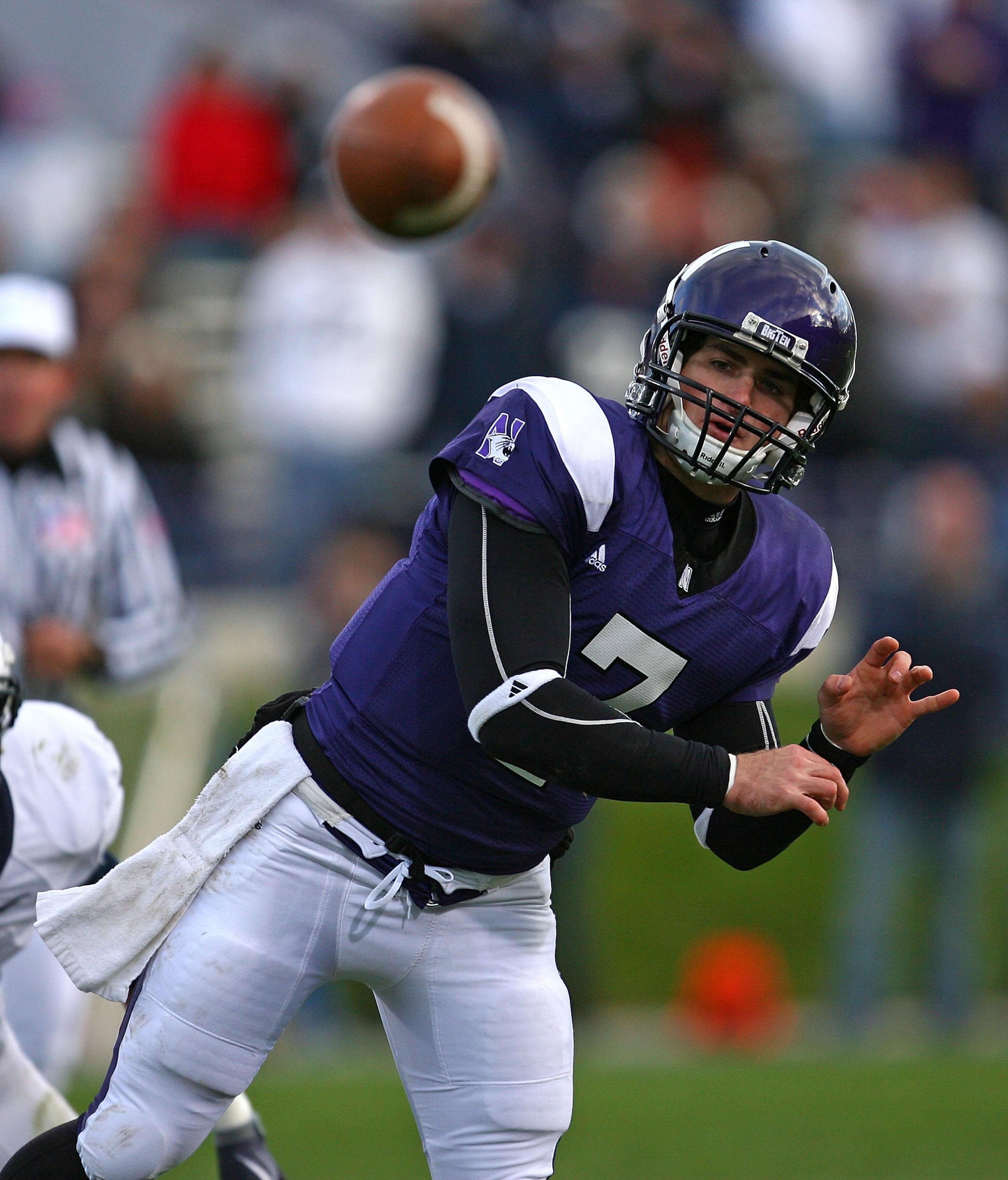 EVANSTON, IL - OCTOBER 31: Dan Persa #7 of the Northwestern Wildcats throws a pass against the Penn State Nittany Lions at Ryan Field on October 31, 2009 in Evanston, Illinois. Penn State defeated Northwestern 34-13. (Photo by Jonathan Daniel/Getty Images