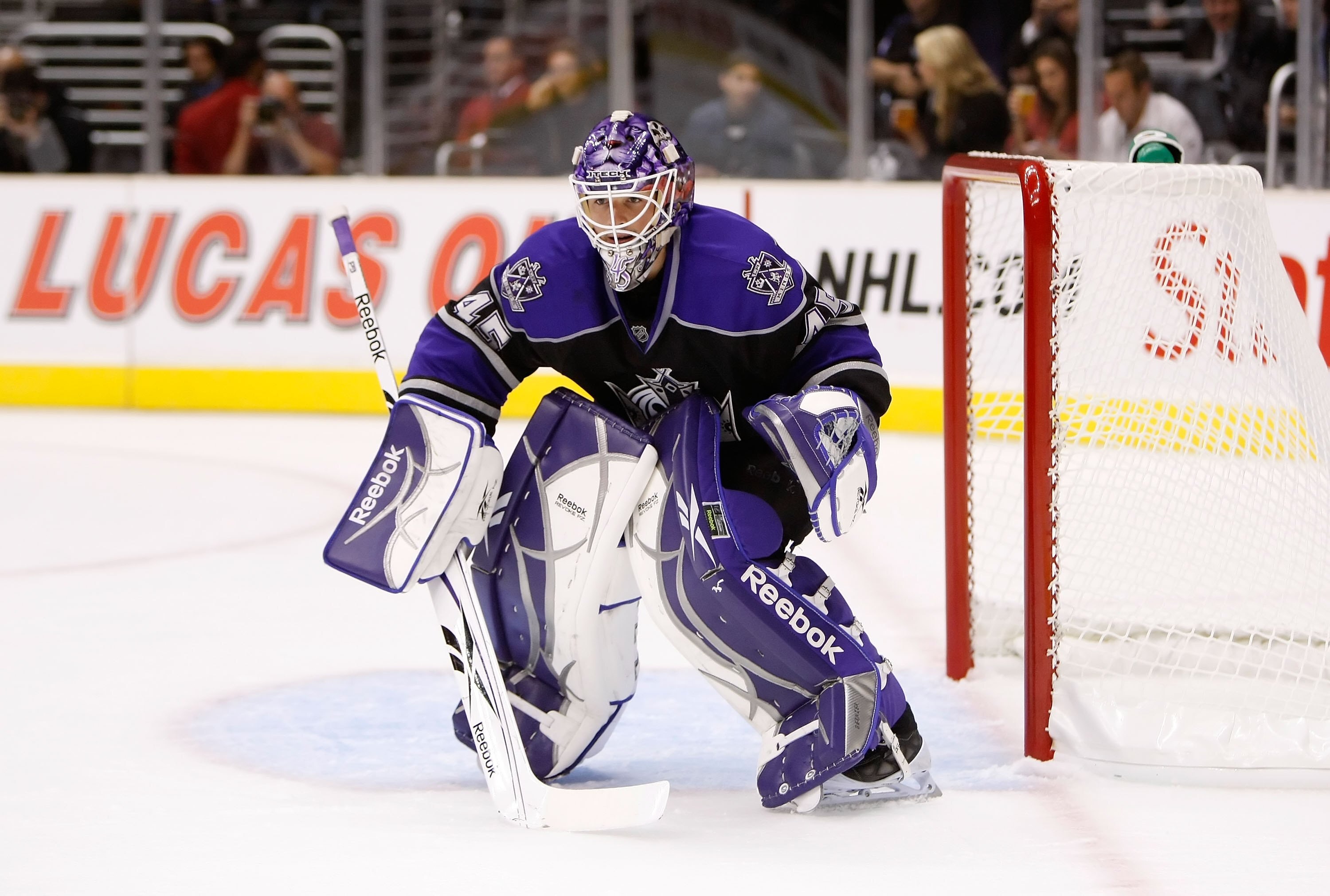 LOS ANGELES, CA - SEPTEMBER 15:  Jonathan Bernier #45 of the Los Angeles Kings plays against the Phoenix Coyotes at Staples Center on September 15, 2009 in Los Angeles, California.  (Photo by Jeff Gross/Getty Images)