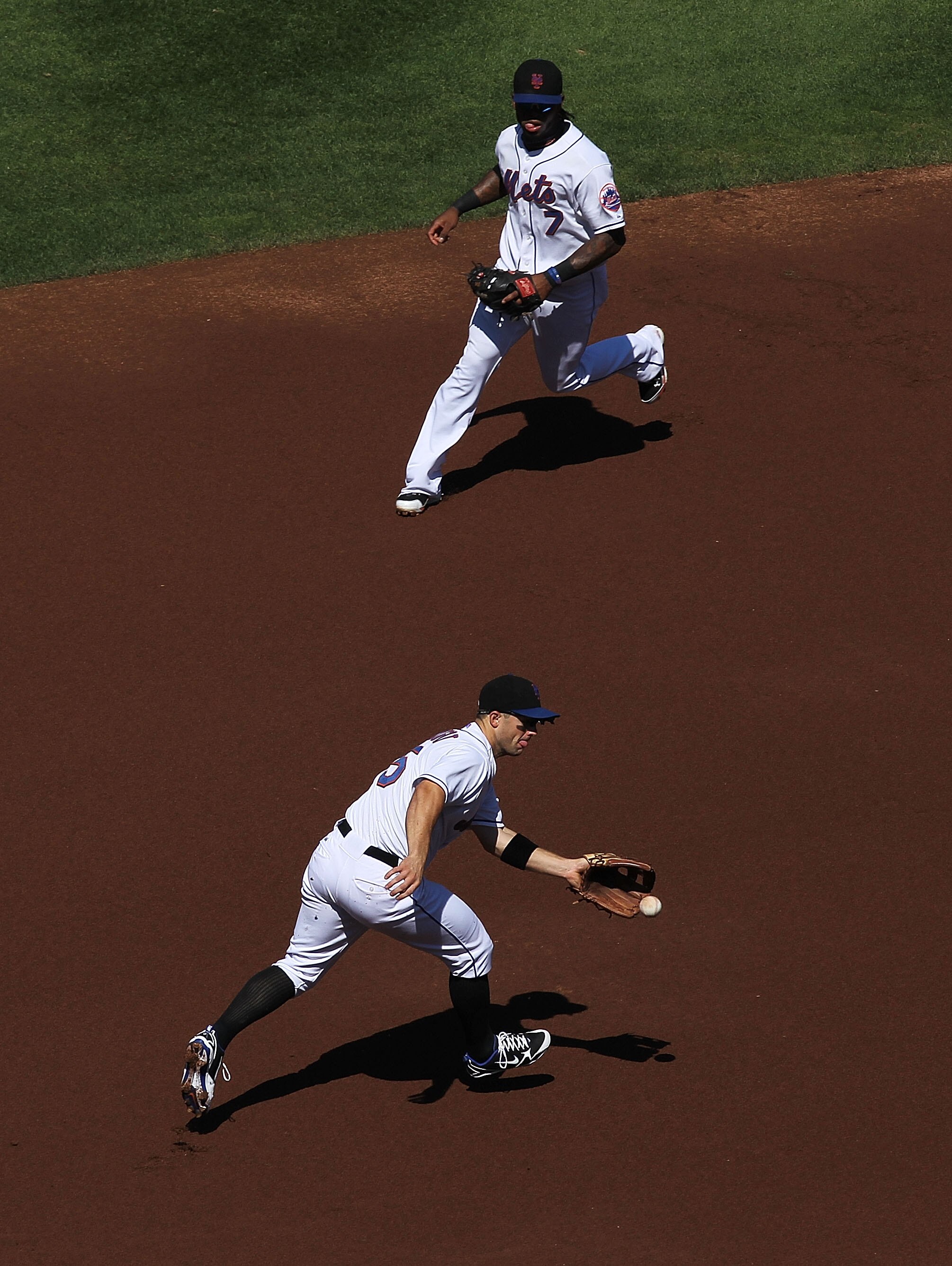 NEW YORK - SEPTEMBER 19: David Wright #5 of the New York Mets fields a ground ball in front of Jose Reyes #7 against the Atlanta Braves at Citi Field on September 19, 2010 in the Flushing neighborhood of the Queens borough of New York City. (Photo by Nic NEW YORK - SEPTEMBER 19: David Wright #5 of the New York Mets fields a ground ball in front of Jose Reyes #7 against the Atlanta Braves at Citi Field on September 19, 2010 in the Flushing neighborhood of the Queens borough of New York City. (Photo by Nic