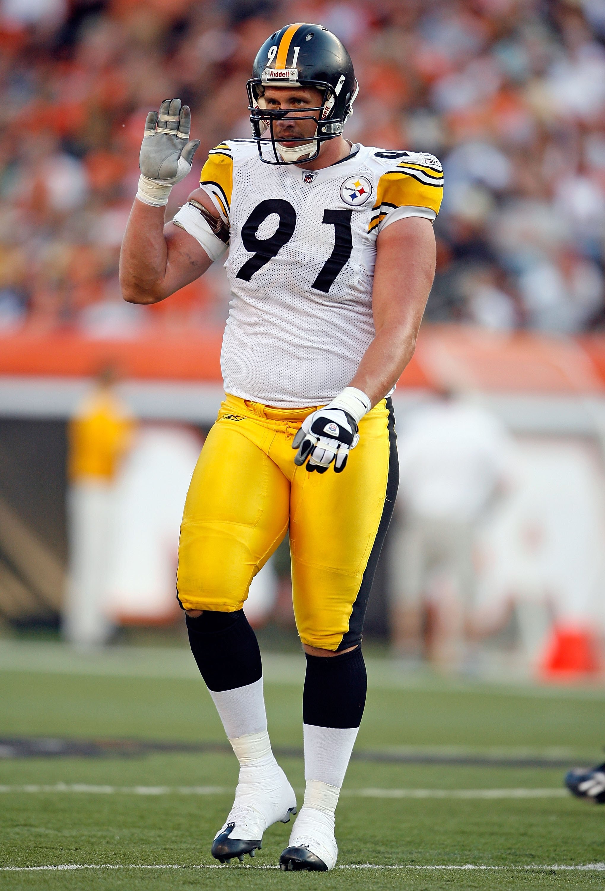 CINCINNATI - SEPTEMBER 27: Aaron Smith #91 of the Pittsburgh Steelers is pictured during the NFL game against the Cincinnati Bengals at Paul Brown Stadium on September 27, 2009 in Cincinnati, Ohio. (Photo by Andy Lyons/Getty Images) CINCINNATI - SEPTEMBER 27: Aaron Smith #91 of the Pittsburgh Steelers is pictured during the NFL game against the Cincinnati Bengals at Paul Brown Stadium on September 27, 2009 in Cincinnati, Ohio. (Photo by Andy Lyons/Getty Images)