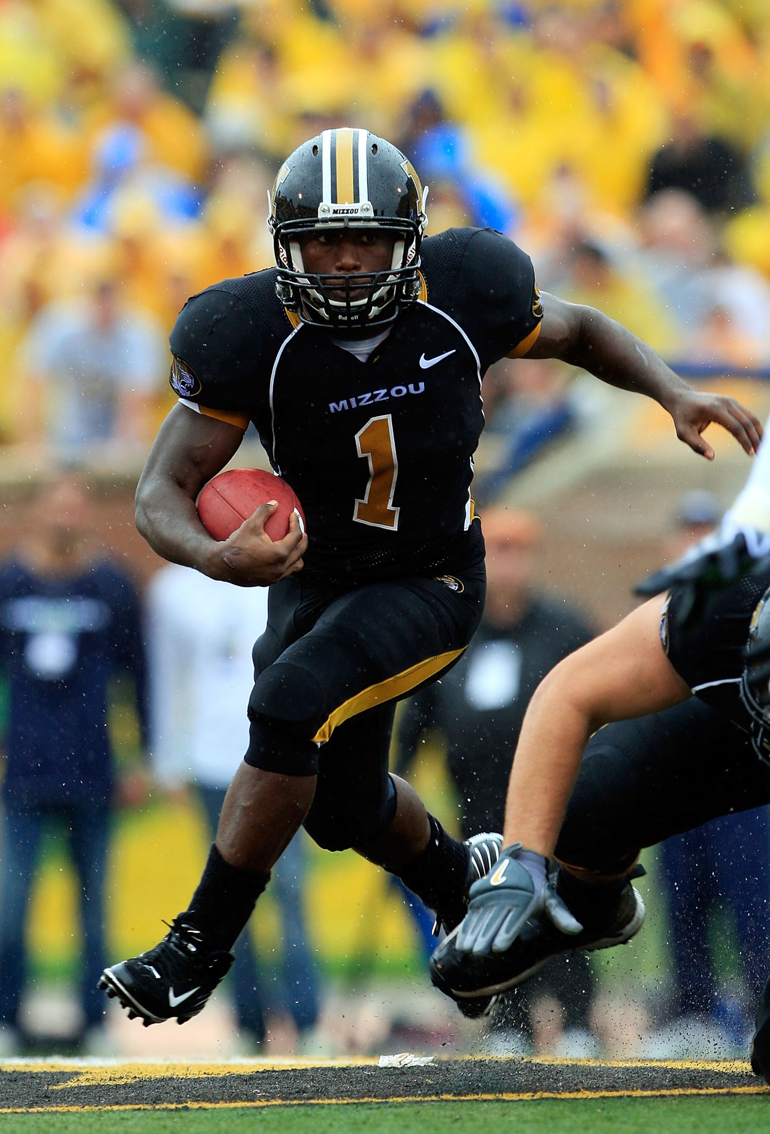 COLUMBIA, MO - SEPTEMBER 13:  Jimmy Jackson #1 of the Missouri Tigers carries the ball during the first half of the game against the Nevada Wolf Pack on September 13, 2008 at Memorial Stadium in Columbia, Missouri.  (Photo by Jamie Squire/Getty Images)