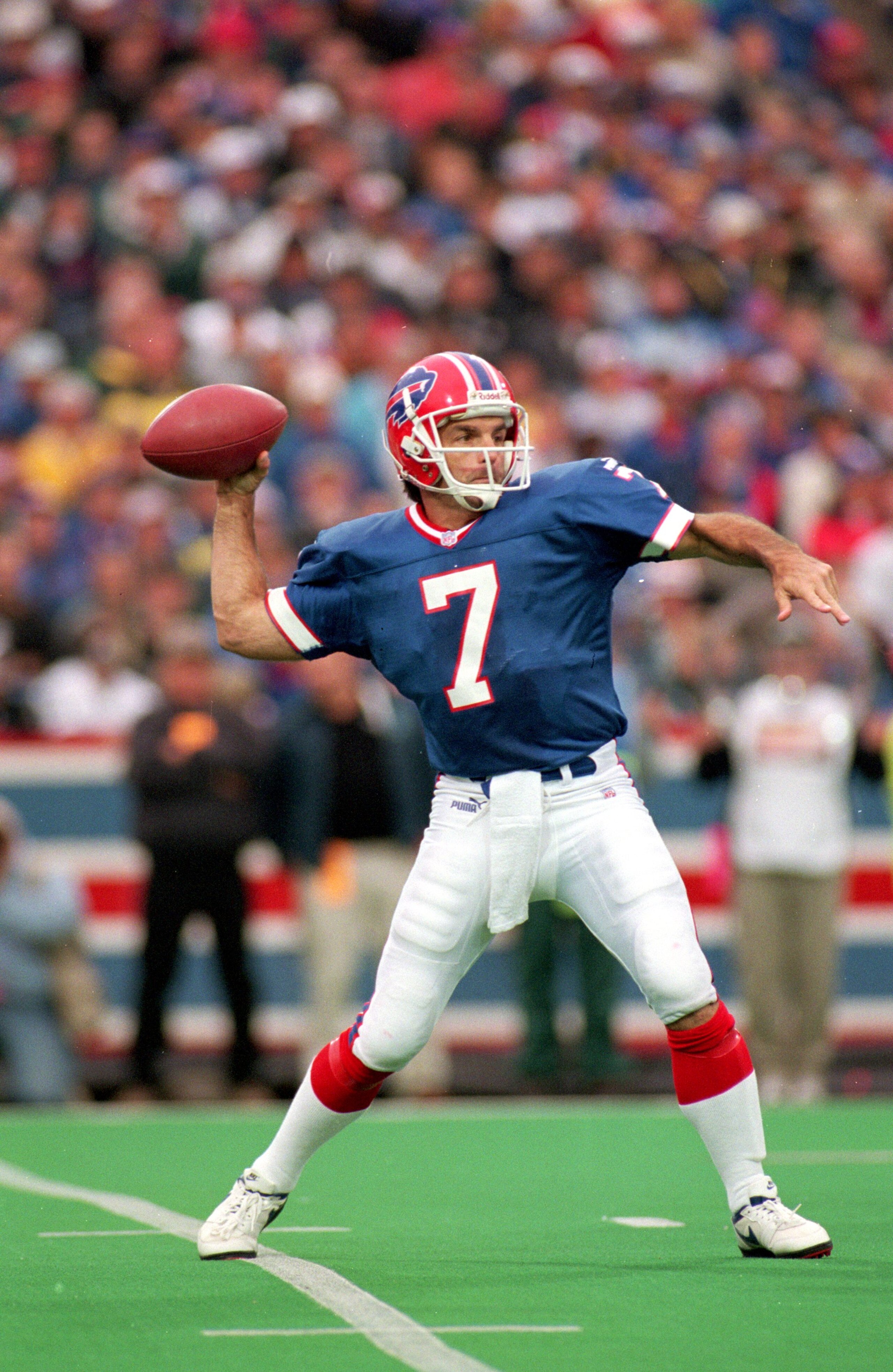 17 Oct 1999: Doug Flutie #7 of the Buffalo Bills passes the ball during the game against the Oakland Raiders at the Ralph Wilson Stadium in Orchard Park, New York. The Raiders defeated the Bills 20-14. Mandatory Credit: Rick Stewart /Allsport 17 Oct 1999: Doug Flutie #7 of the Buffalo Bills passes the ball during the game against the Oakland Raiders at the Ralph Wilson Stadium in Orchard Park, New York. The Raiders defeated the Bills 20-14. Mandatory Credit: Rick Stewart /Allsport