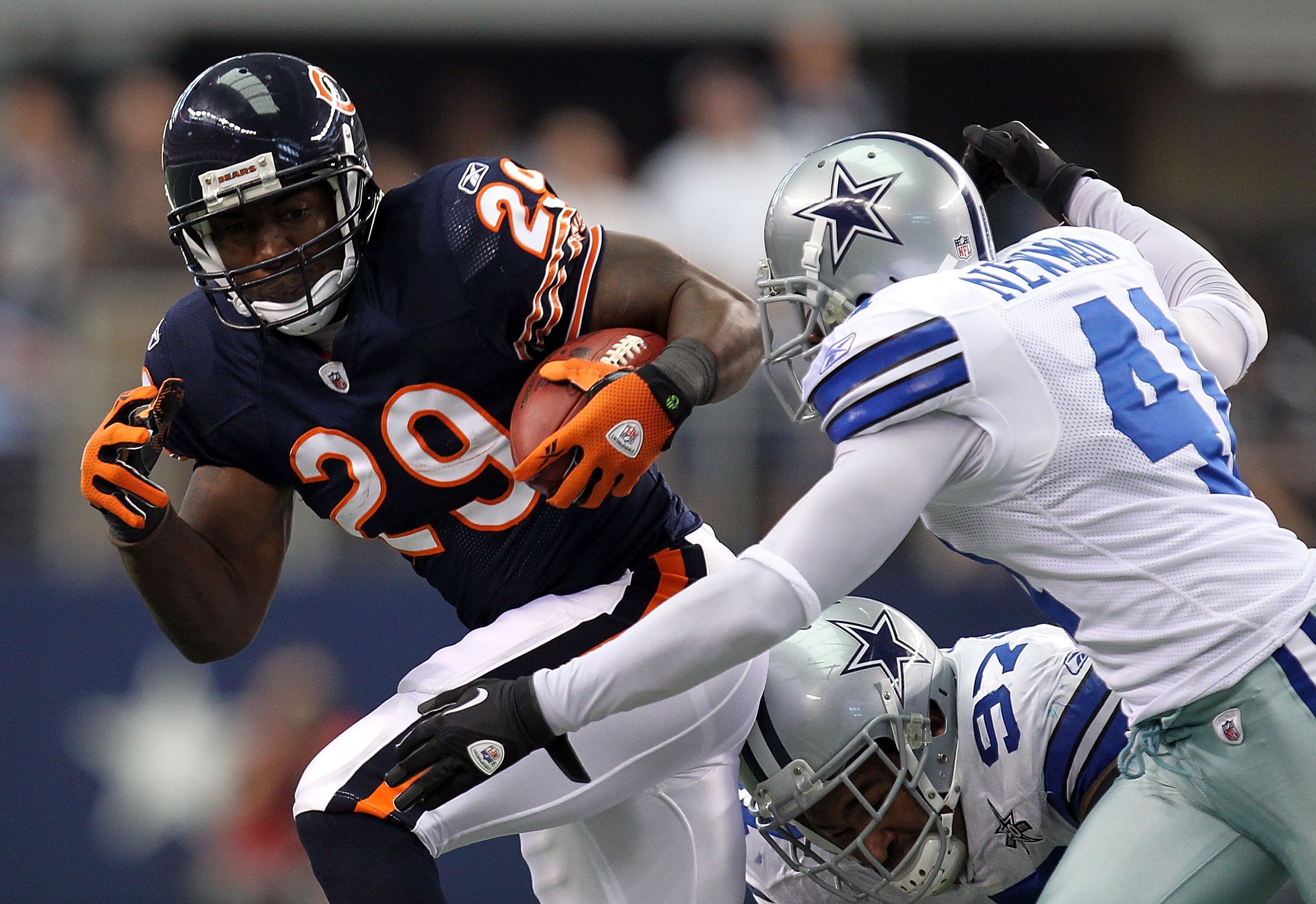 ARLINGTON, TX - SEPTEMBER 19:  Running back Chester Taylor #29 of the Chicago Bears runs the ball past Terence Newman #41 of the Dallas Cowboys at Cowboys Stadium on September 19, 2010 in Arlington, Texas.  (Photo by Ronald Martinez/Getty Images)
