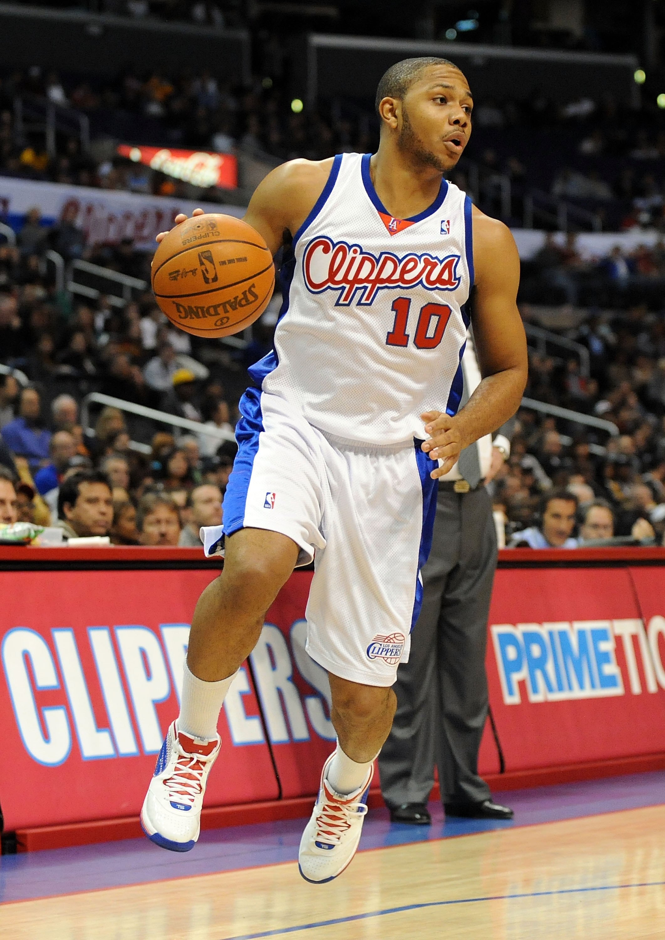 LOS ANGELES, CA - DECEMBER 13:  Eric Gordon #10 of the Los Angeles Clippers dribbles against the San Antonio Spurs at Staples Center on December 13, 2009 in Los Angeles, California.  NOTE TO USER: User expressly acknowledges and agrees that, by downloadin