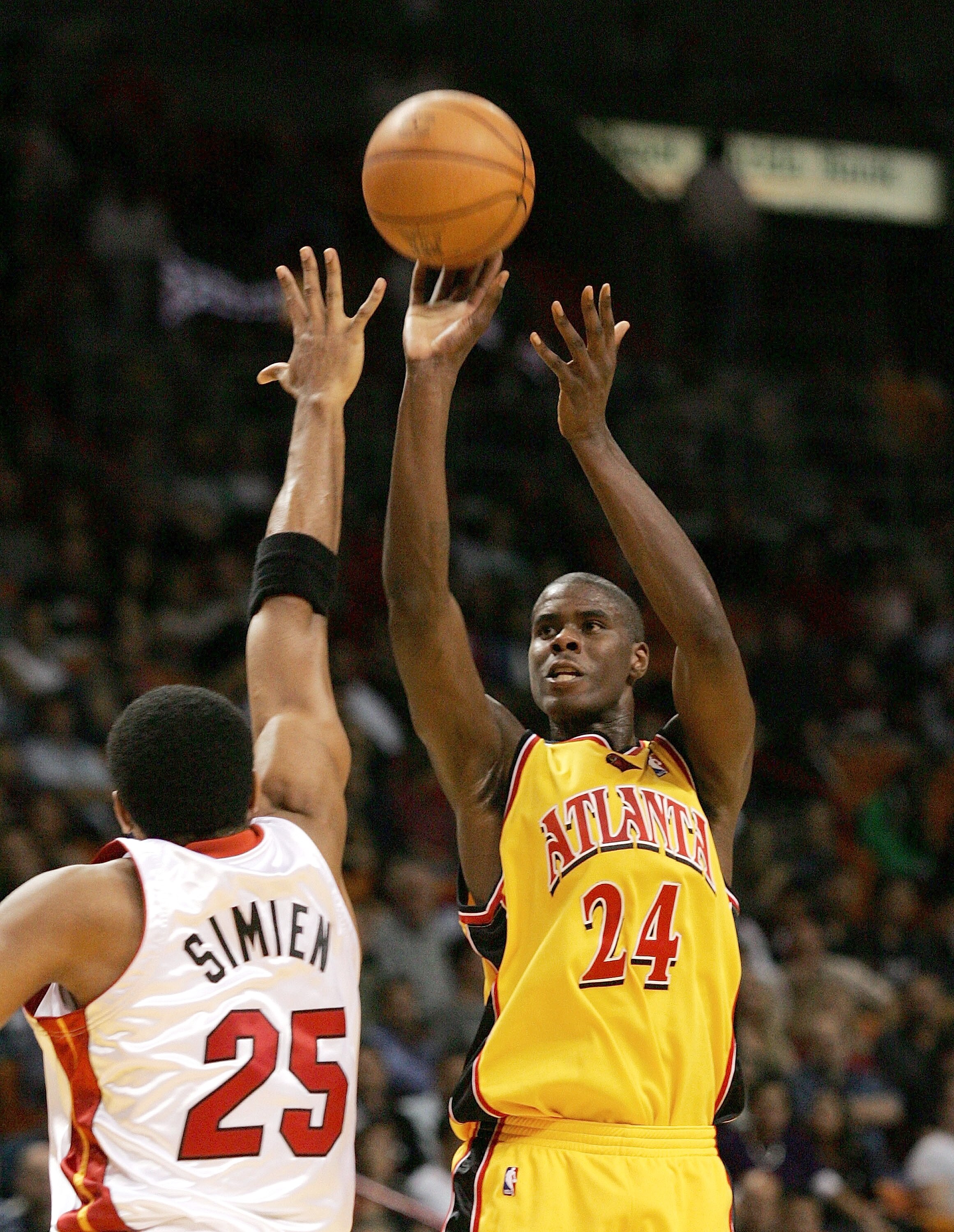 MIAMI - DECEMBER 20:  Marvin Williams #24 of the Atlanta Hawks shoots over Wayne Simien #25 of the Miami Heat on December 20, 2005 at American Airlines Arena in Miami, Florida.  NOTE TO USER:  User expressly acknowledges and agrees that, by downloading an